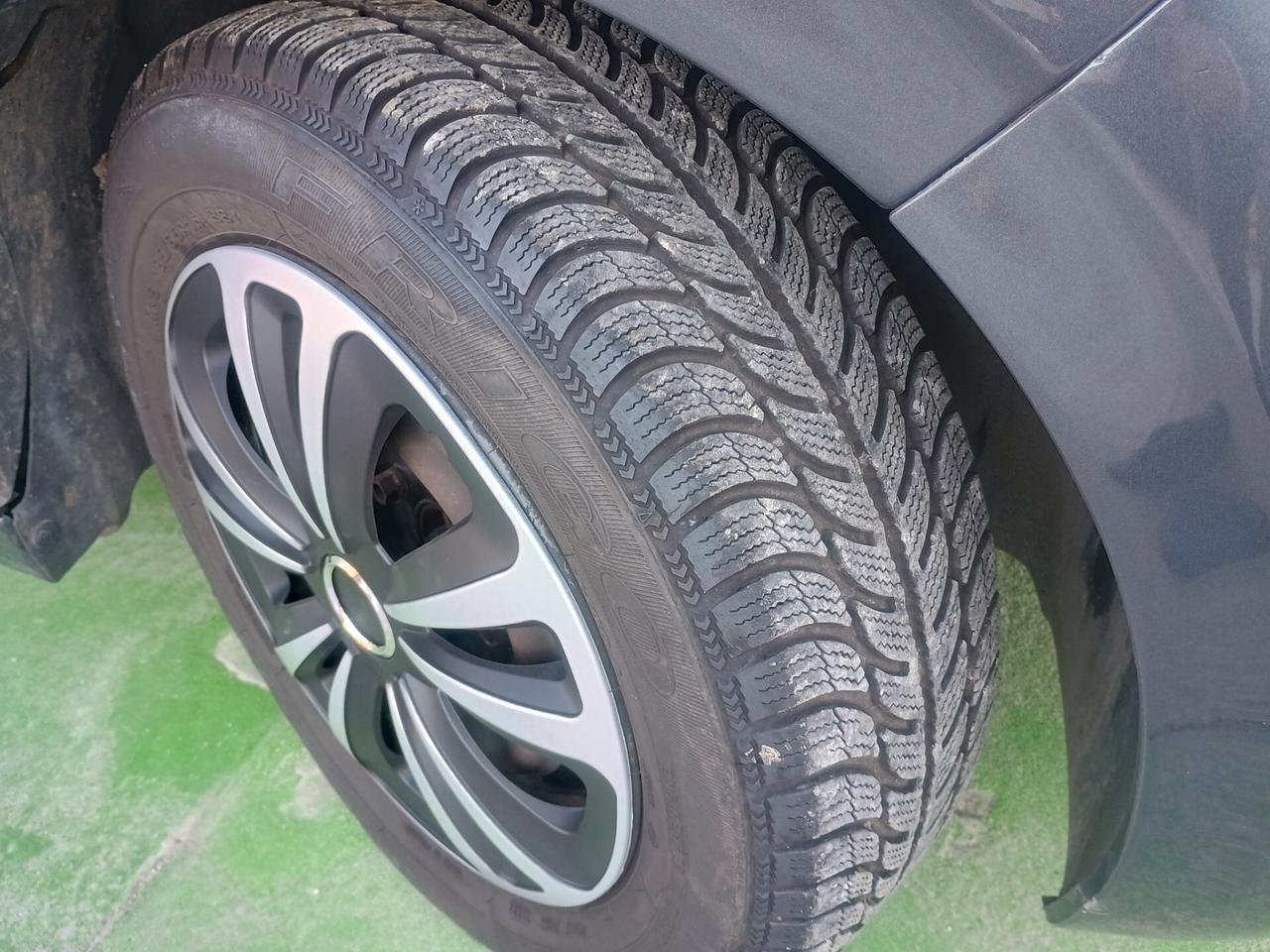 PEUGEOT 208 NEOPATENTATI