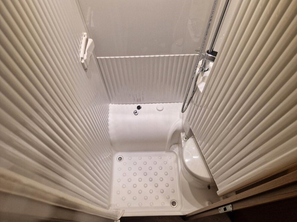CAMPER VAN CARADO V132