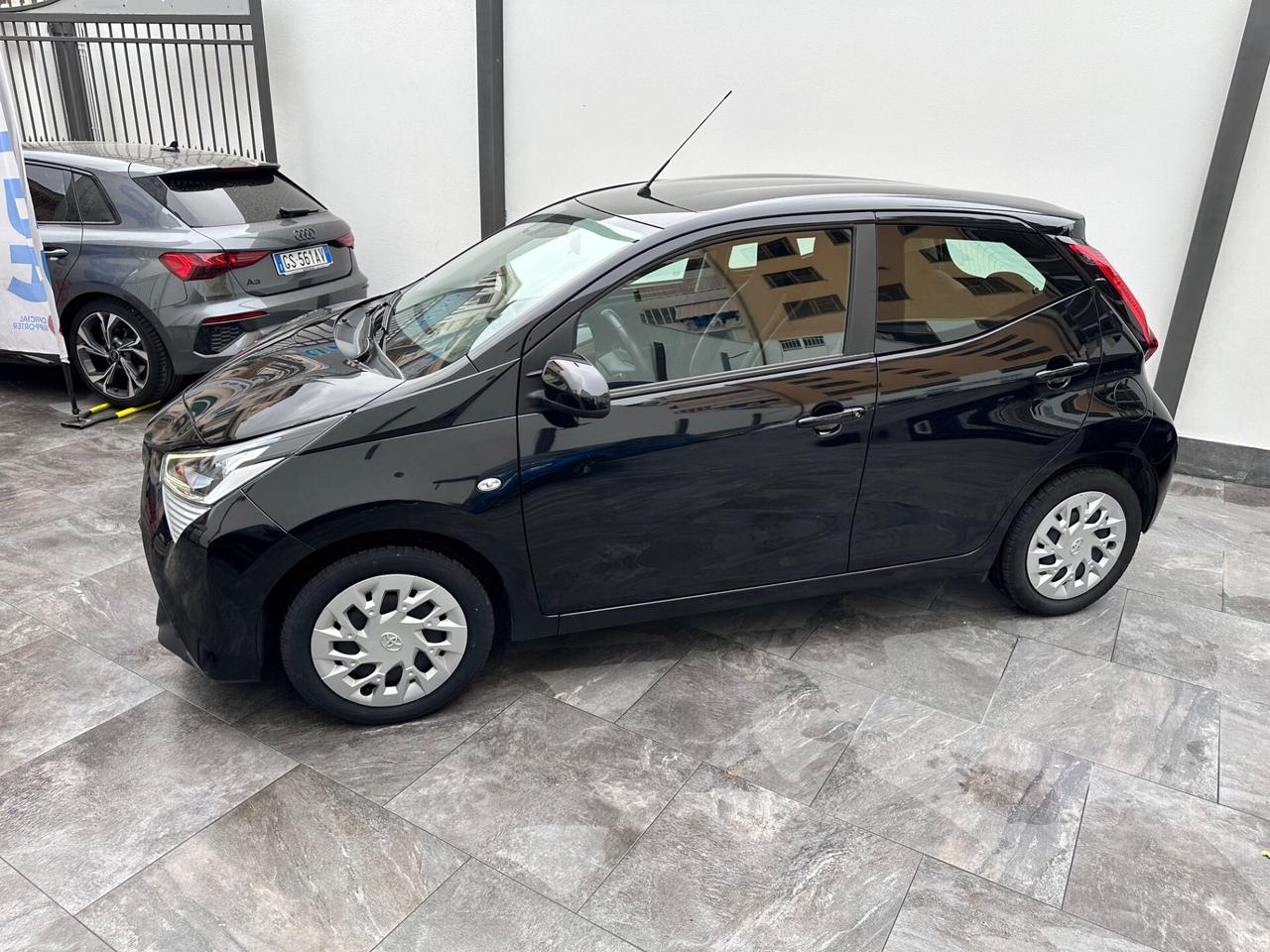 Toyota Aygo Connect 1.0 VVT-i 72 CV 5 porte x-play