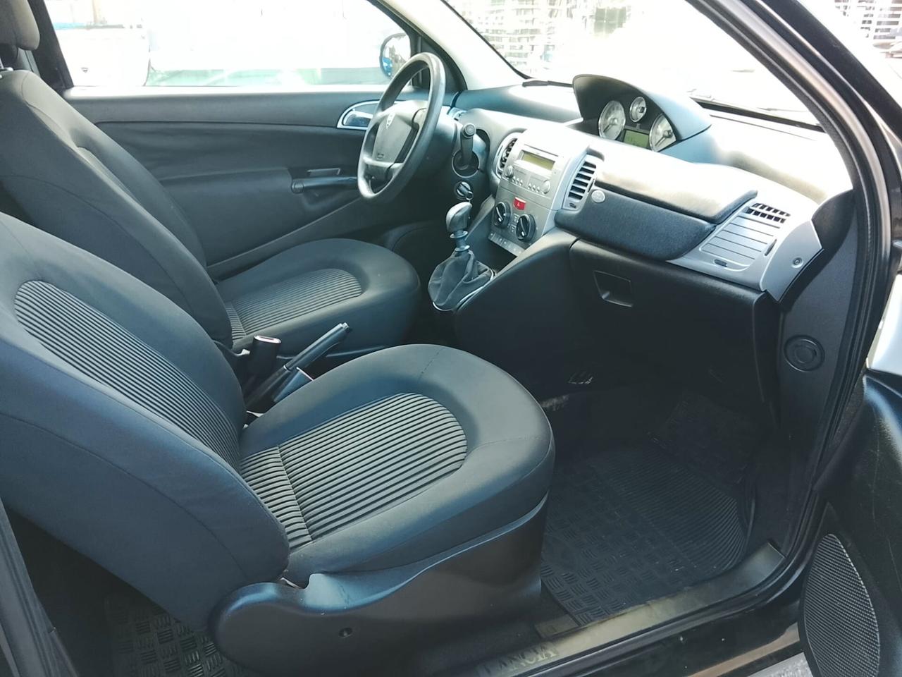 Lancia Ypsilon 1.2 argento