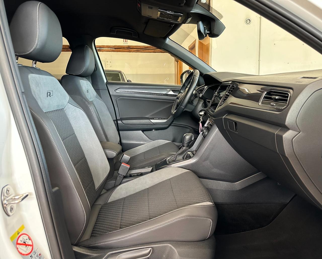 VOLKSWAGEN T-ROC 1.5TSI R-LINE DSG *CARPLAY*CAMERA*ACC*