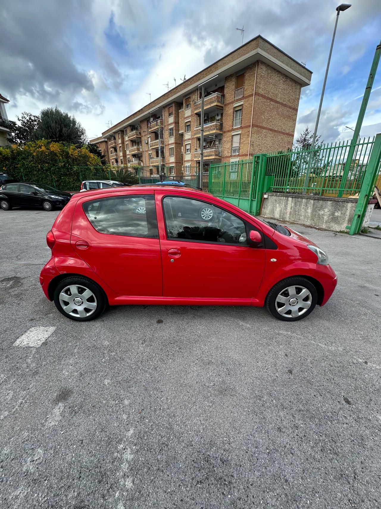 Toyota Aygo 1.0 12V VVT-i 5 porte Sol