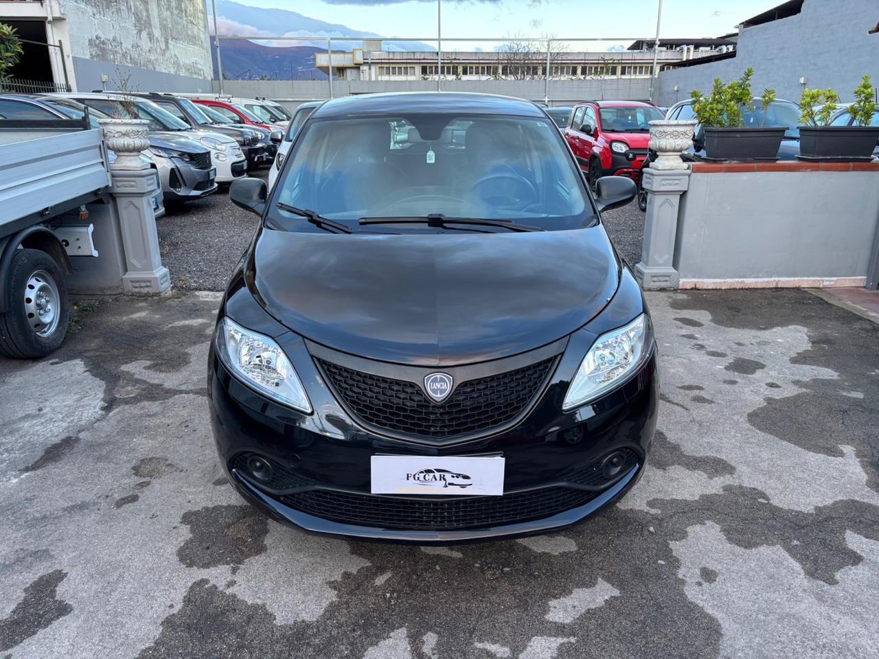 Lancia Ypsilon 0.9 TwinAir 85 CV 5 porte Metano Ecochic Silver