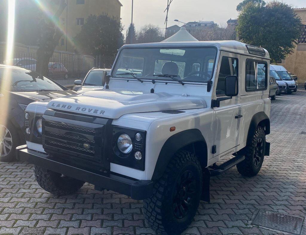LANDROVERDefender902.2TD4StationWagon