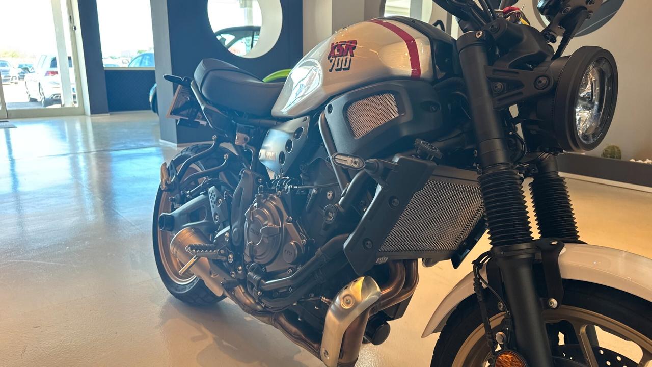 YAMAHA MOTO XSR 700- 2023