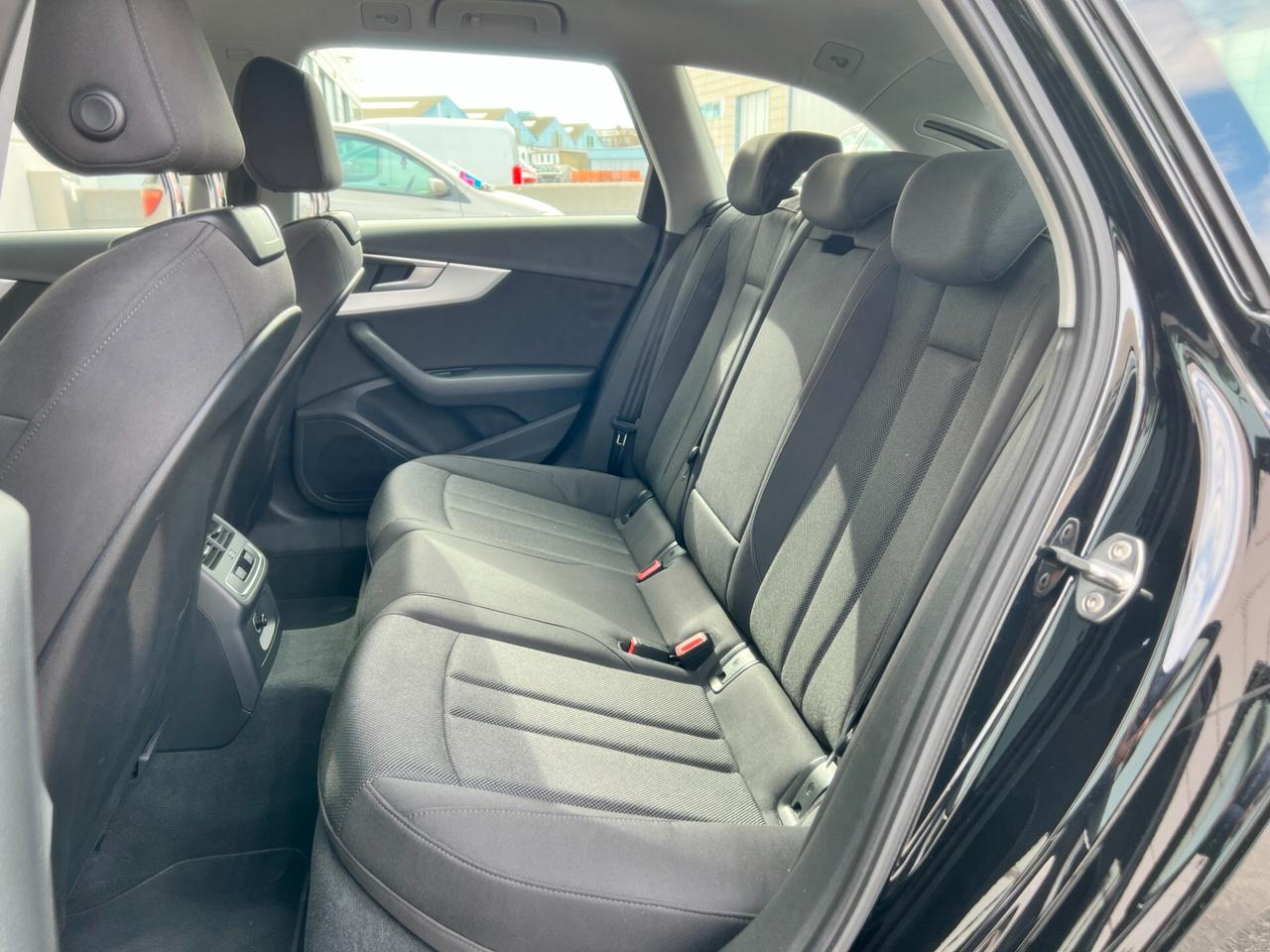 Audi A4 2.0 TDI 150 CV S tronic Business Sport