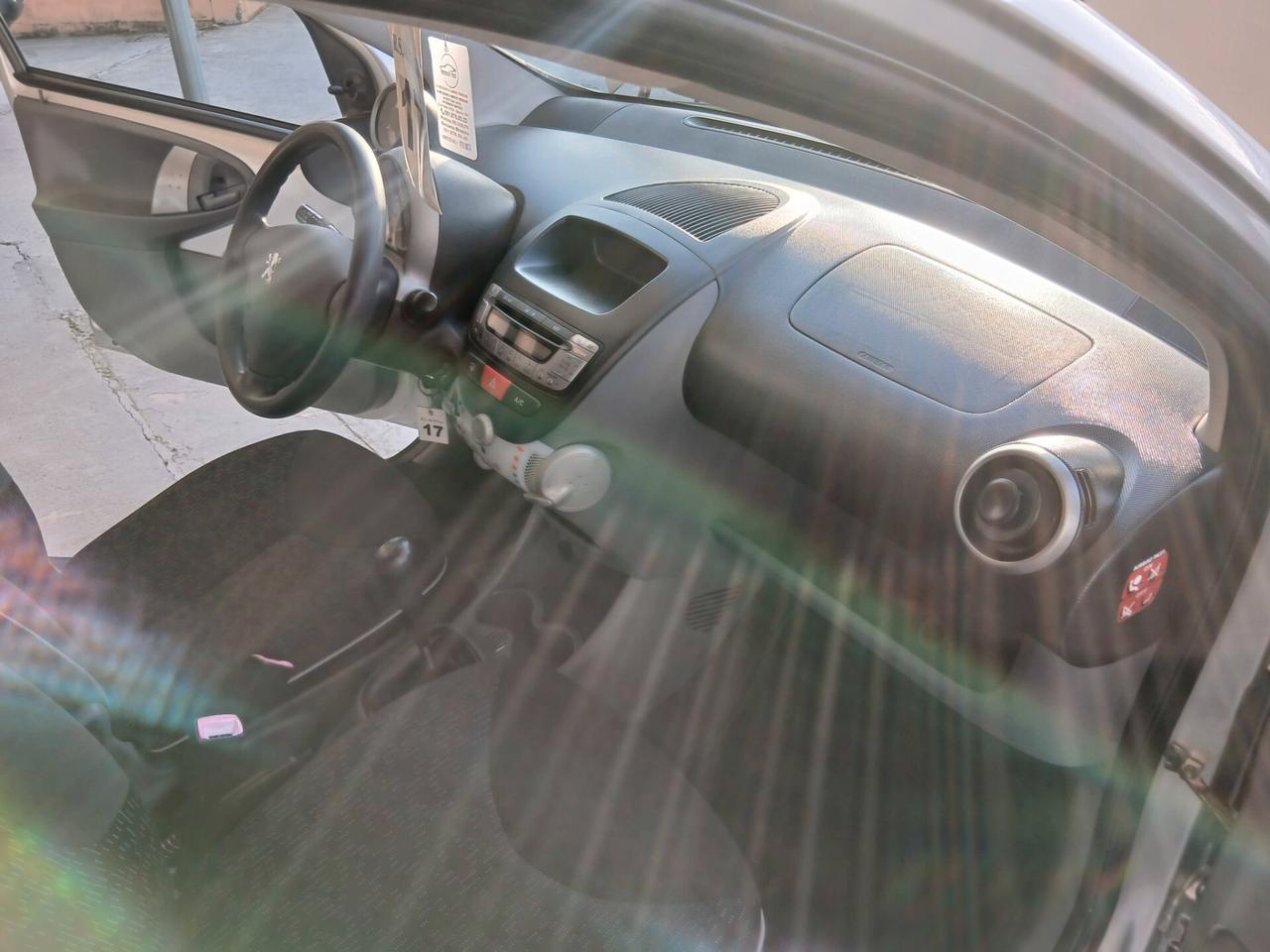 Peugeot 107 1.0b 5p solo km132000 full 10