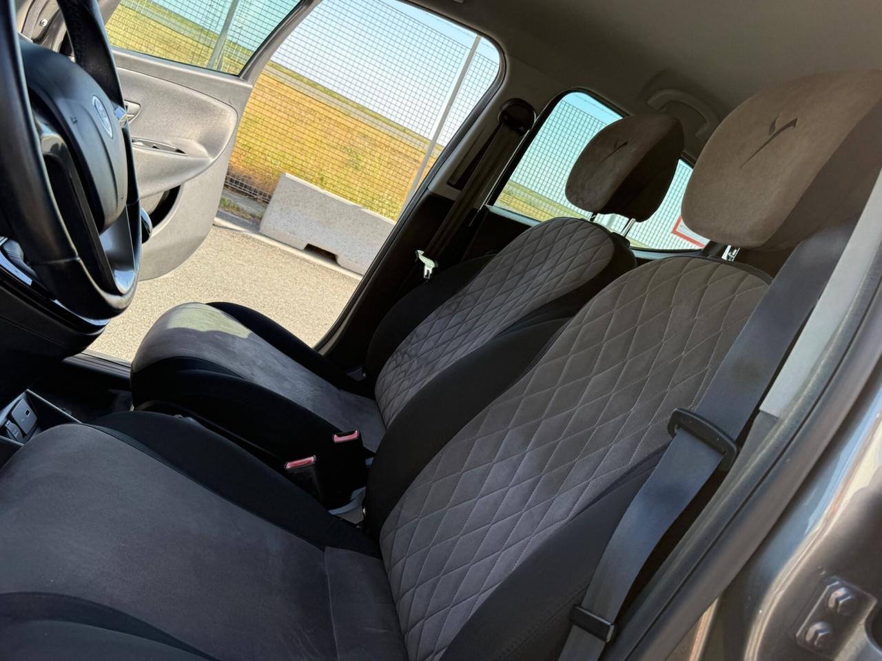 Lancia Ypsilon 1.2 69 CV-GPL-PERMUTABILE