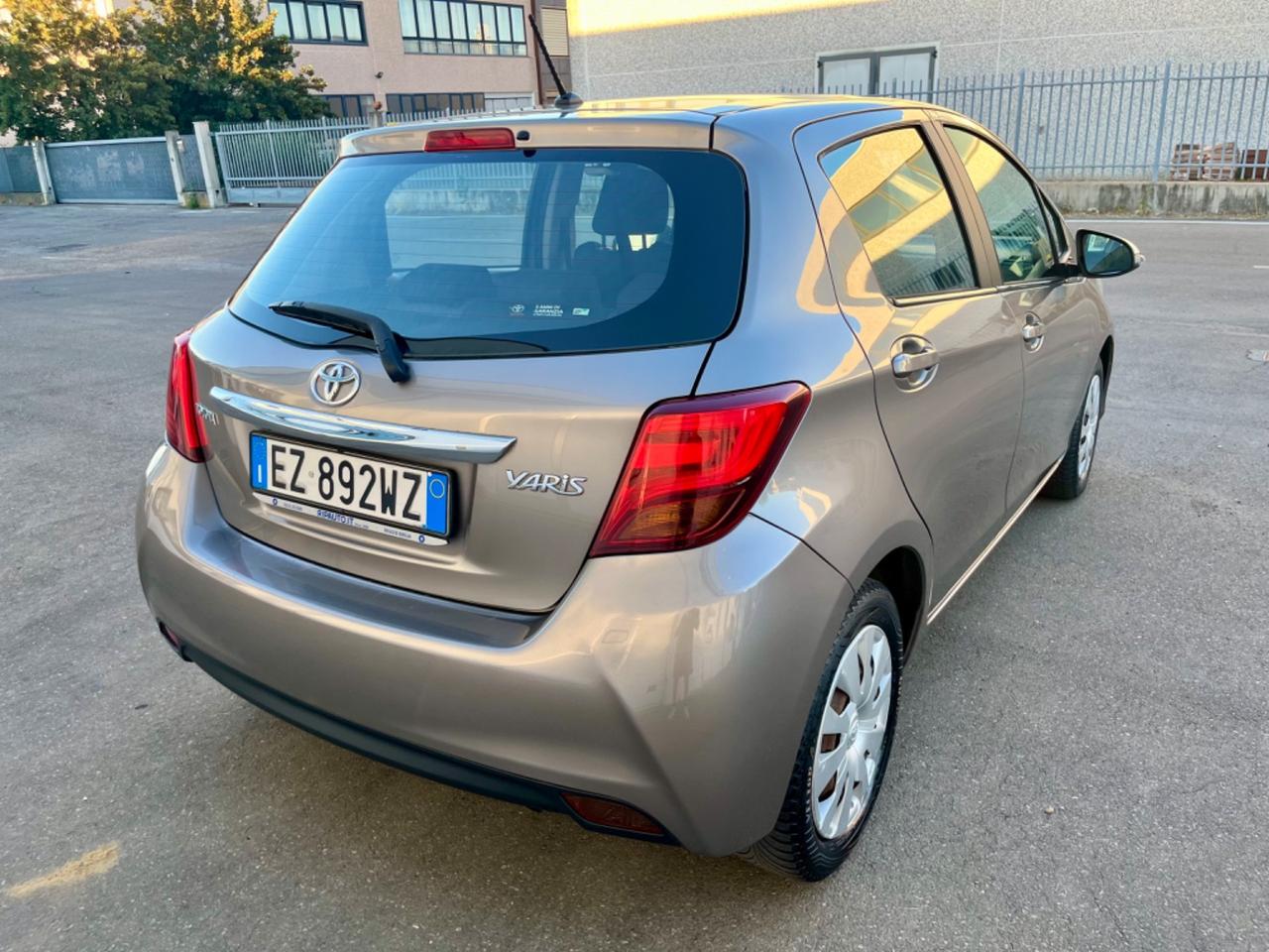 Toyota Yaris 1.0benz 2015 118.000km euro6 per neopatentati