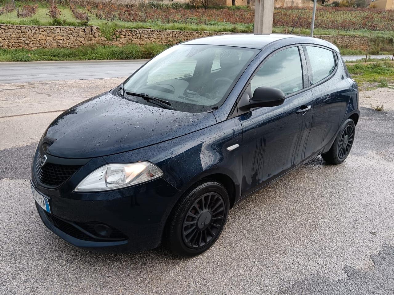 Lancia Ypsilon 1.2 69 CV 5 porte Silver