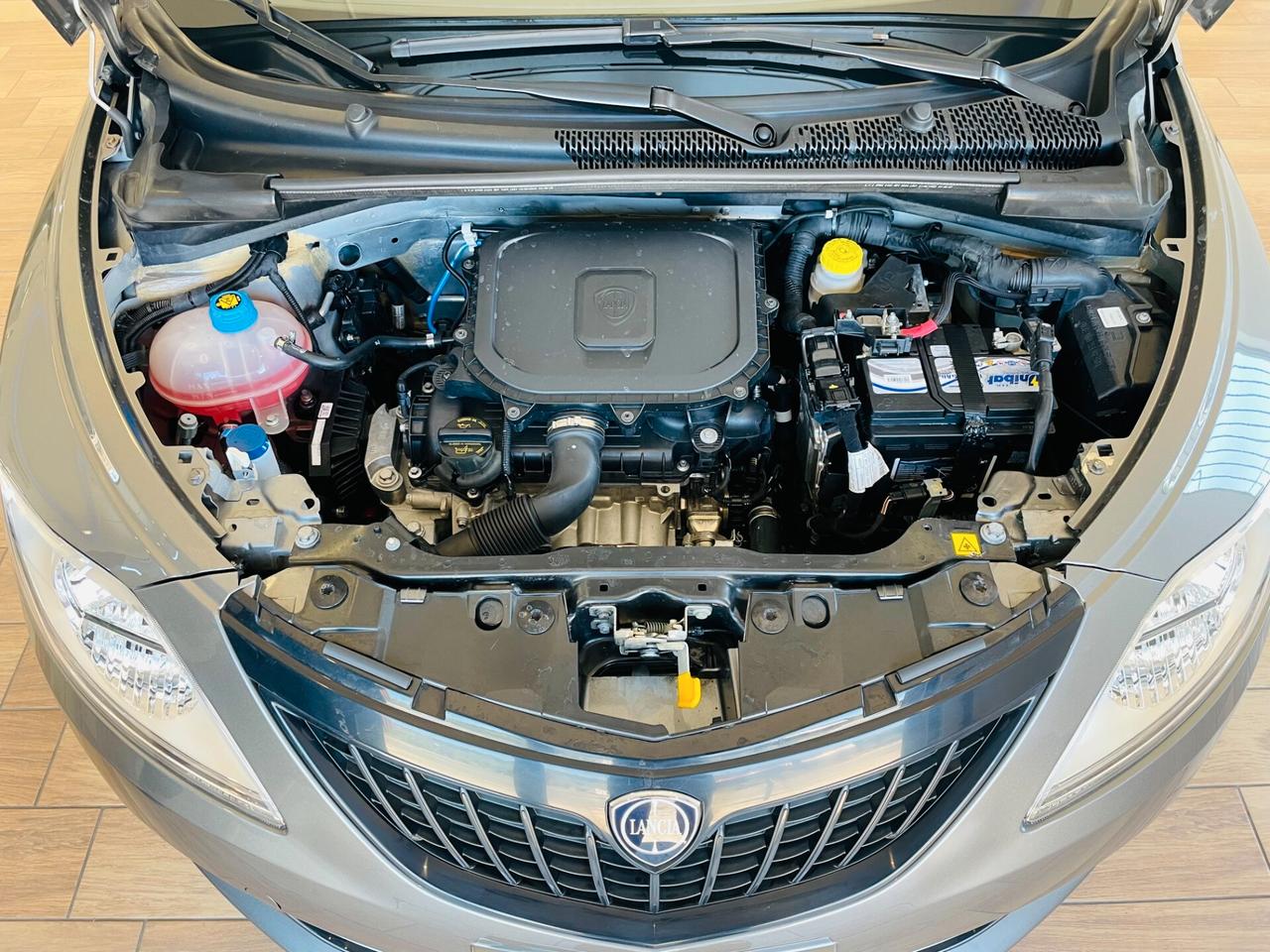 Lancia Ypsilon 1.0 Hybrid Ecochic Silver