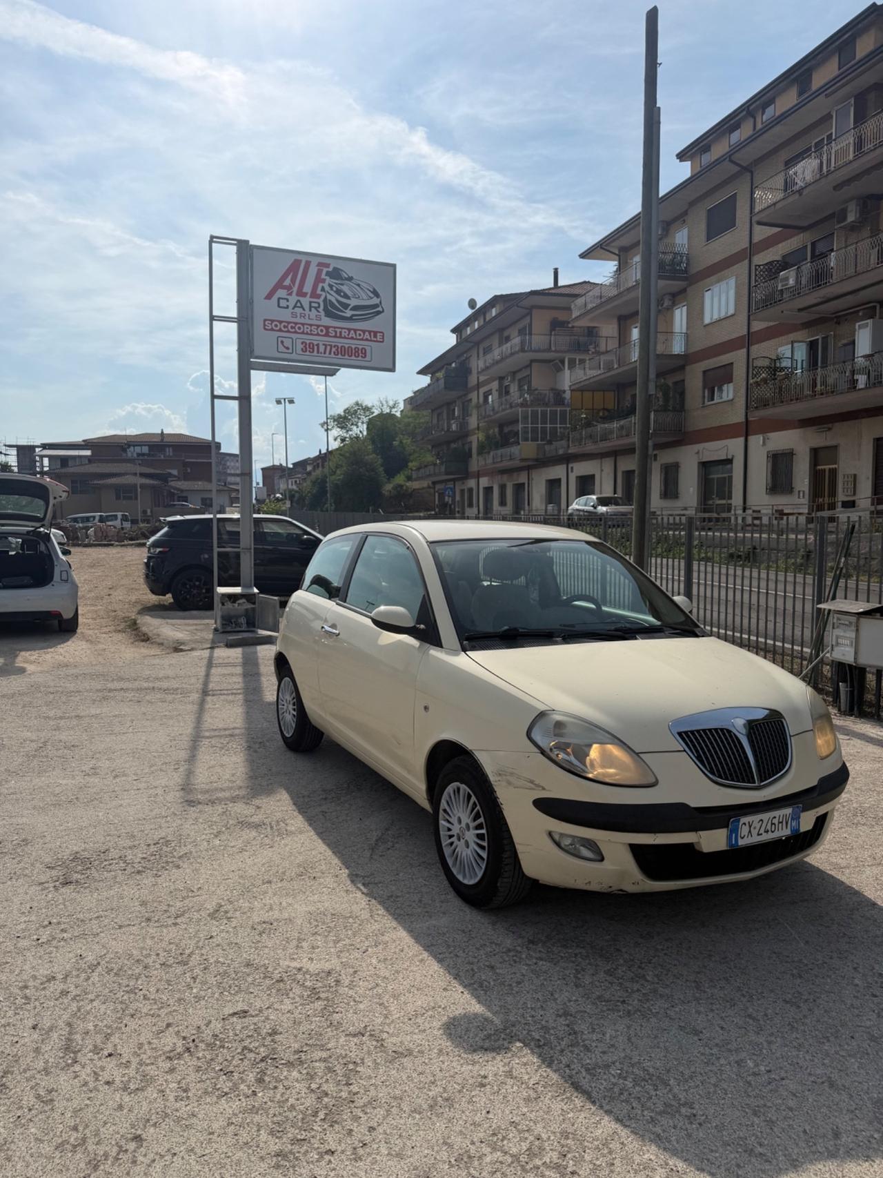 Lancia Ypsilon 1.3 MJT 75 CV Platino