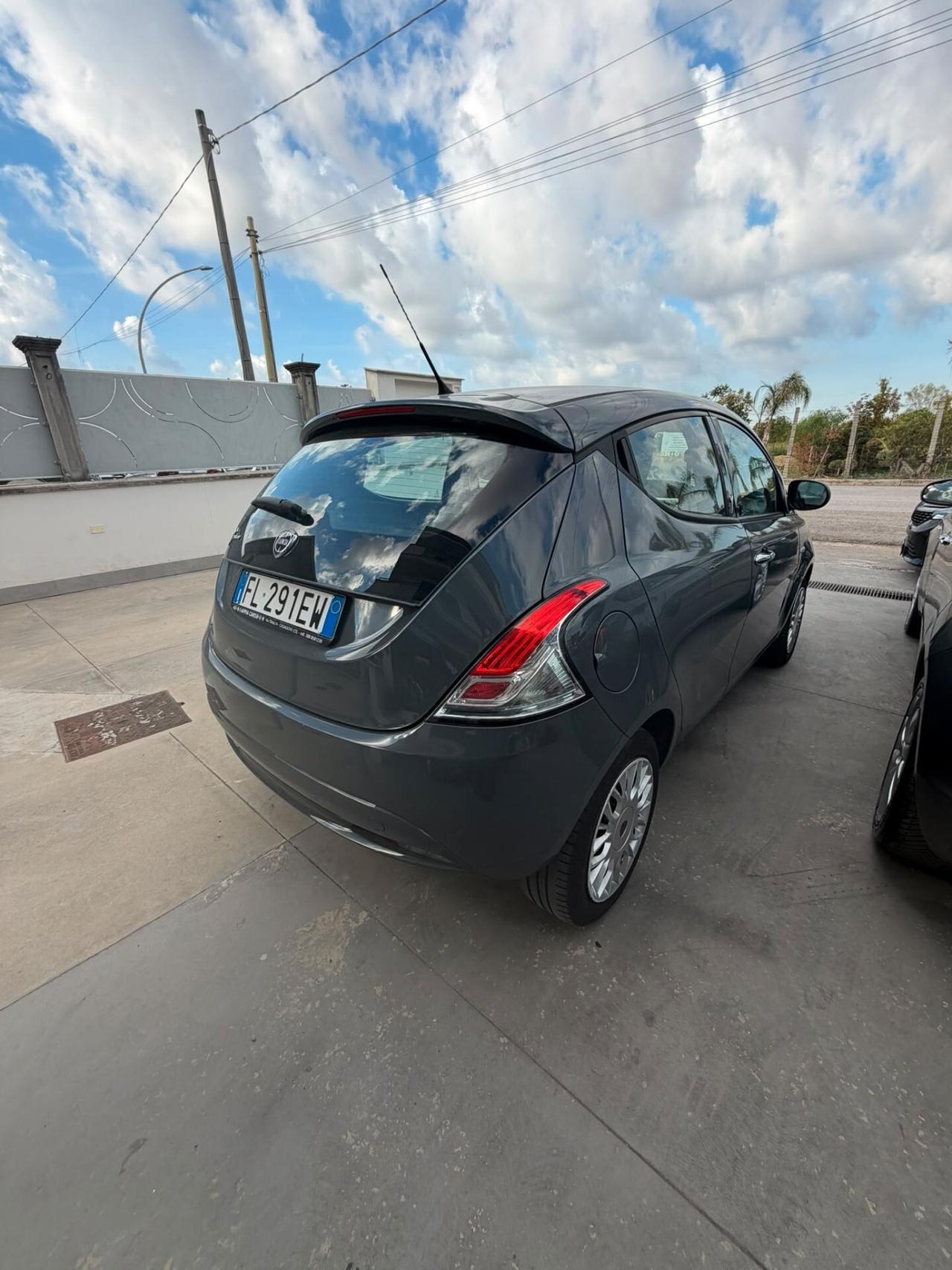 Lancia Ypsilon 1.2 69 CV 5 porte Unyca