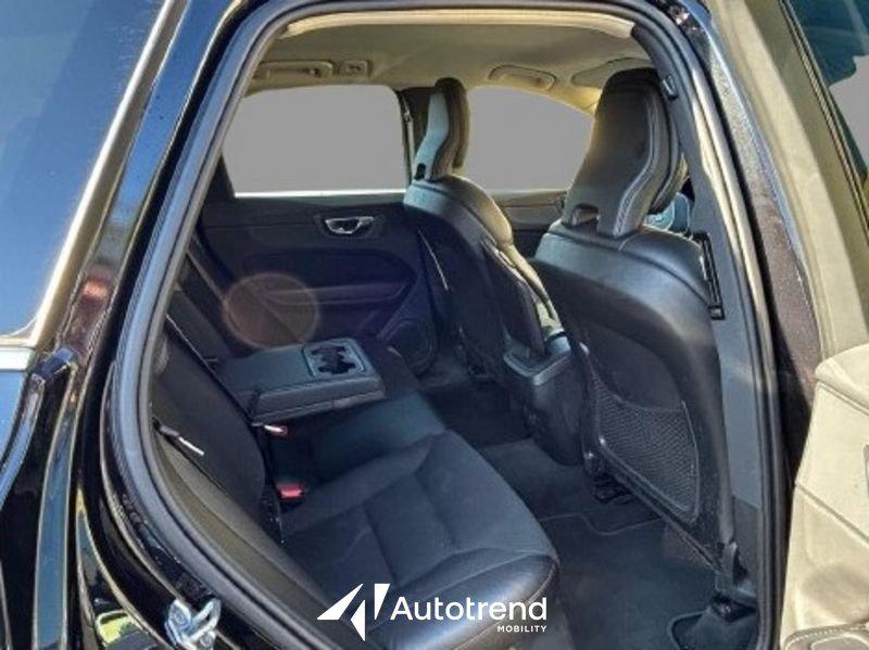 Volvo XC60 B4 197+14 CV AWD Mild Hybrid Diesel Automatico Momentum Pro