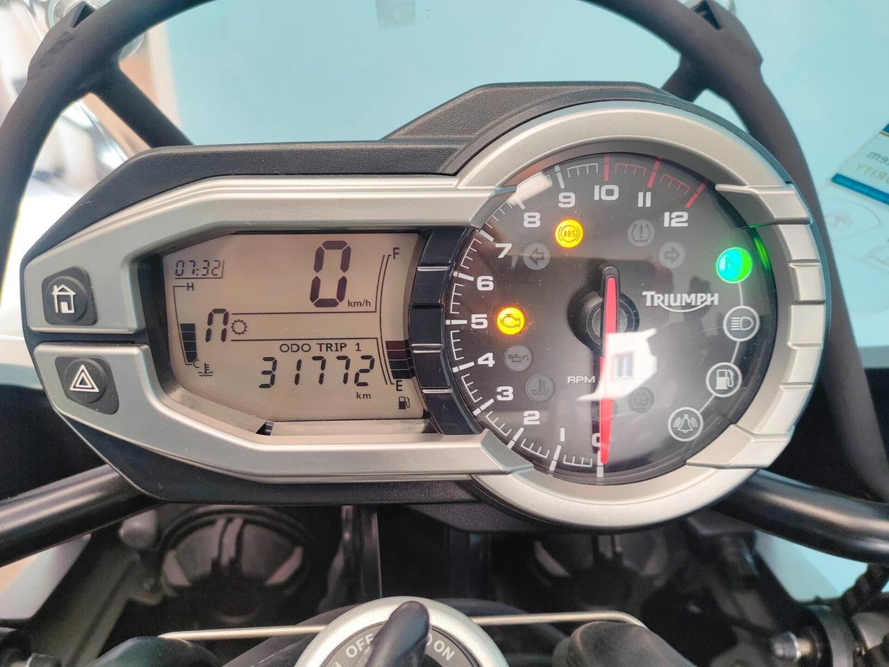 Triumph Tiger Explorer XC con tris bauletti GIVI