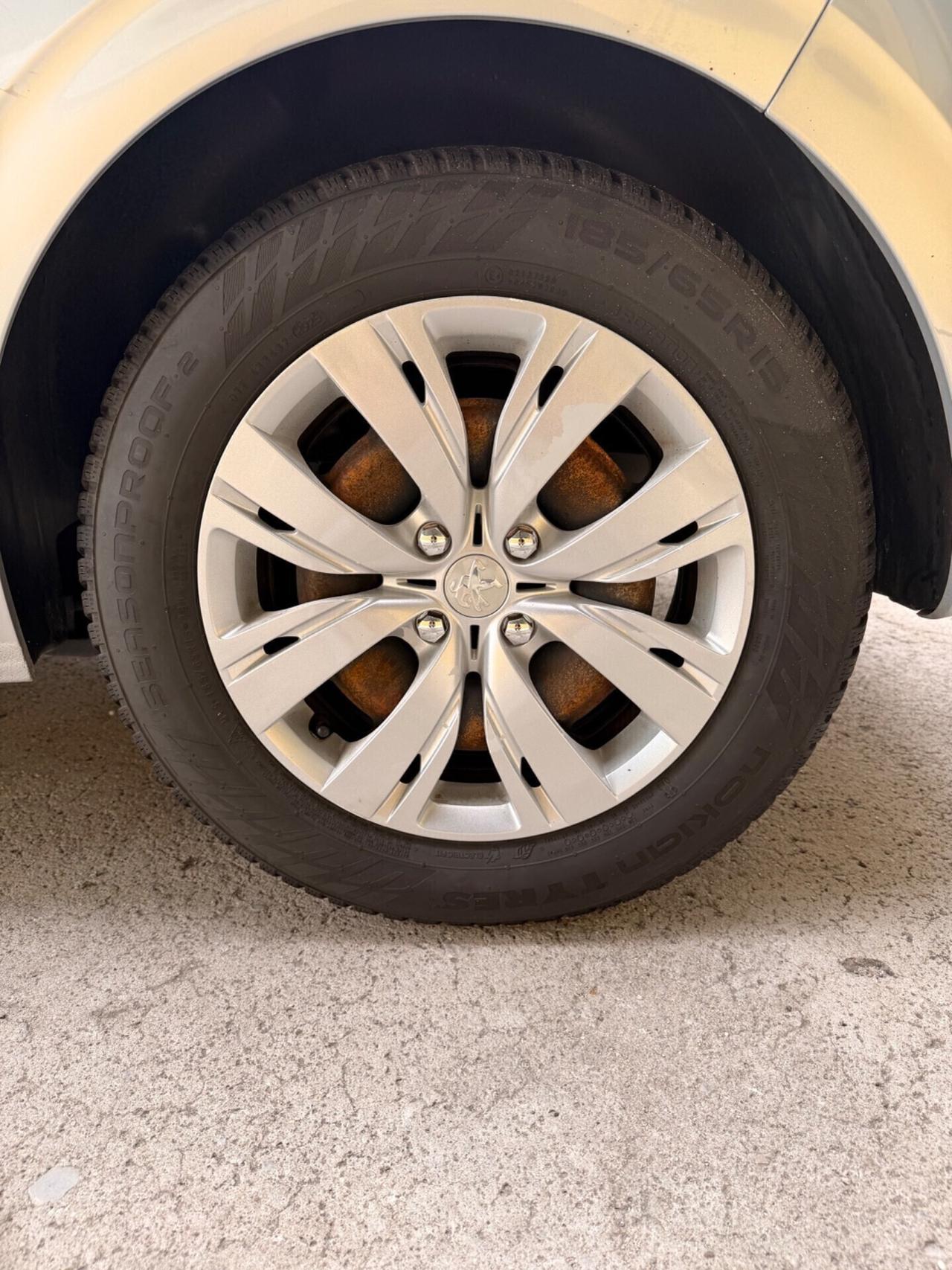 Peugeot 208 1.4 HDi 50kw OK NEOPATENTATI