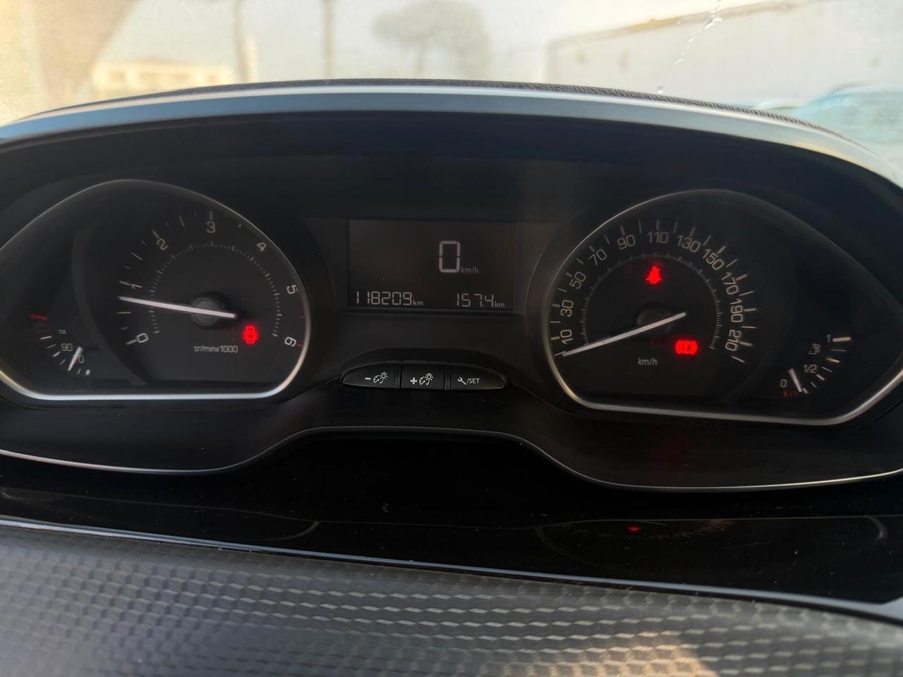 Peugeot 2008 1.6 BlueHDi 100 Active pack