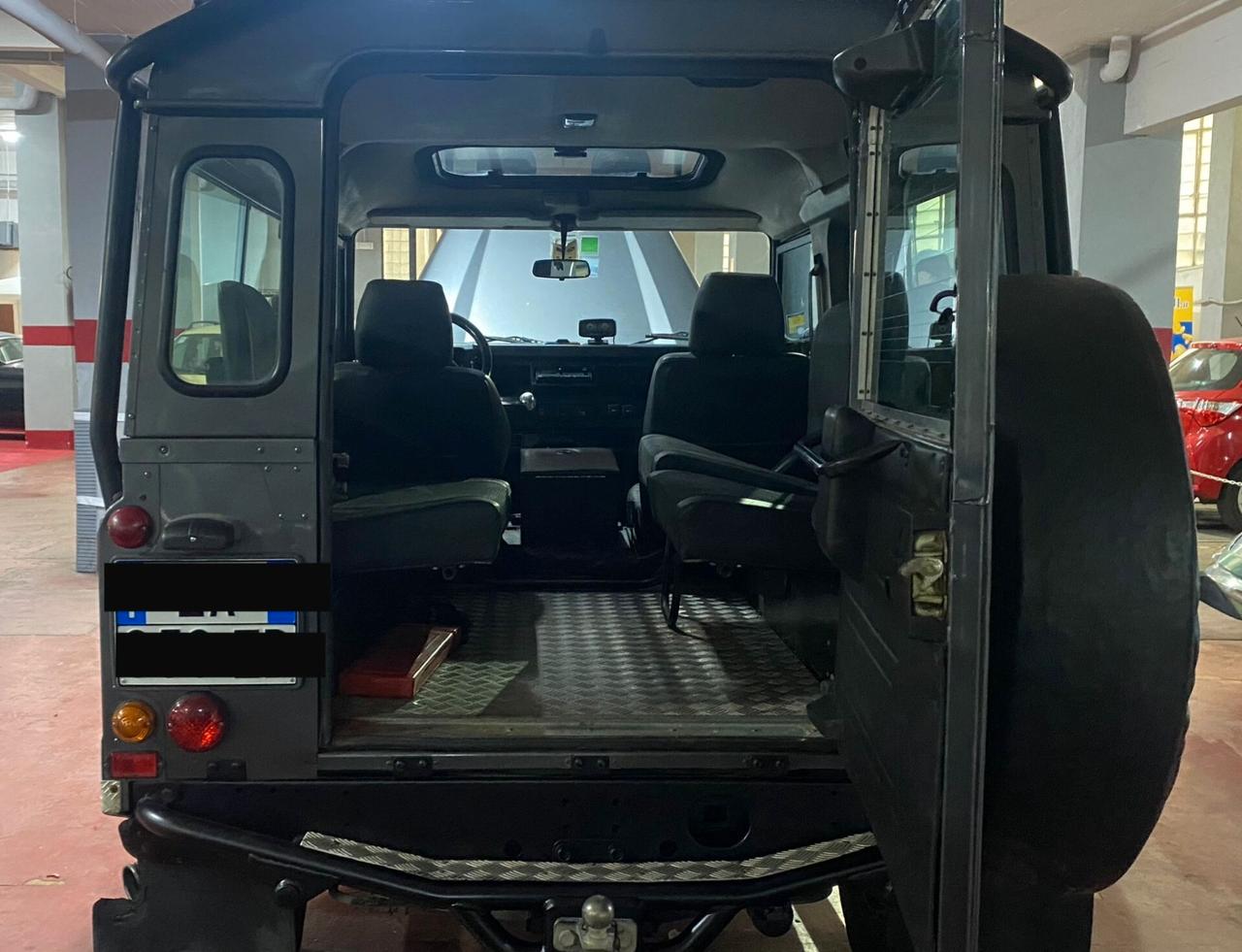 Land Rover Defender LD - Tomb Raider