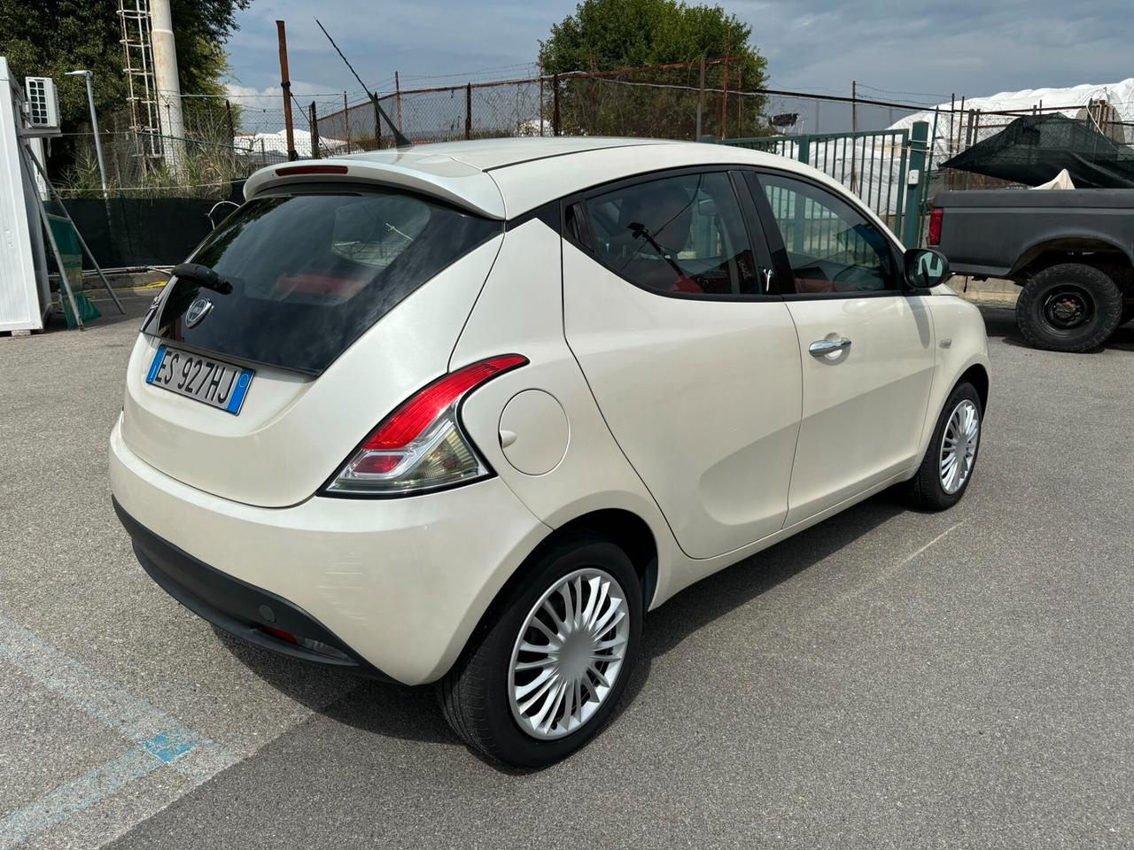 Lancia Ypsilon 1.2 69 CV 5 porte S&S Gold OK NEOPATENTATI