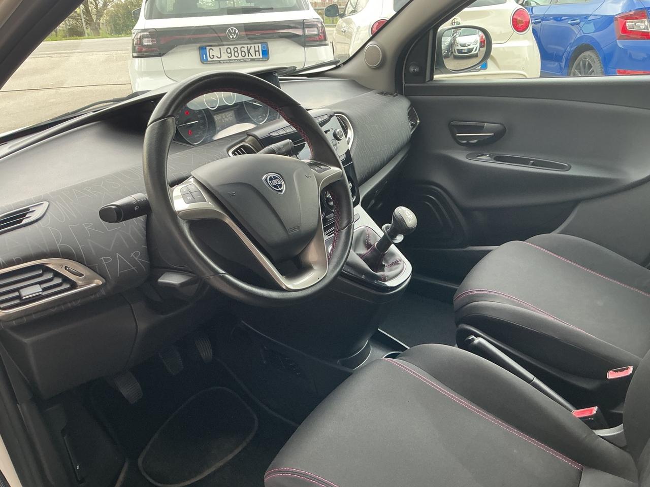 Lancia Ypsilon 1.2 benzina Neopatentati
