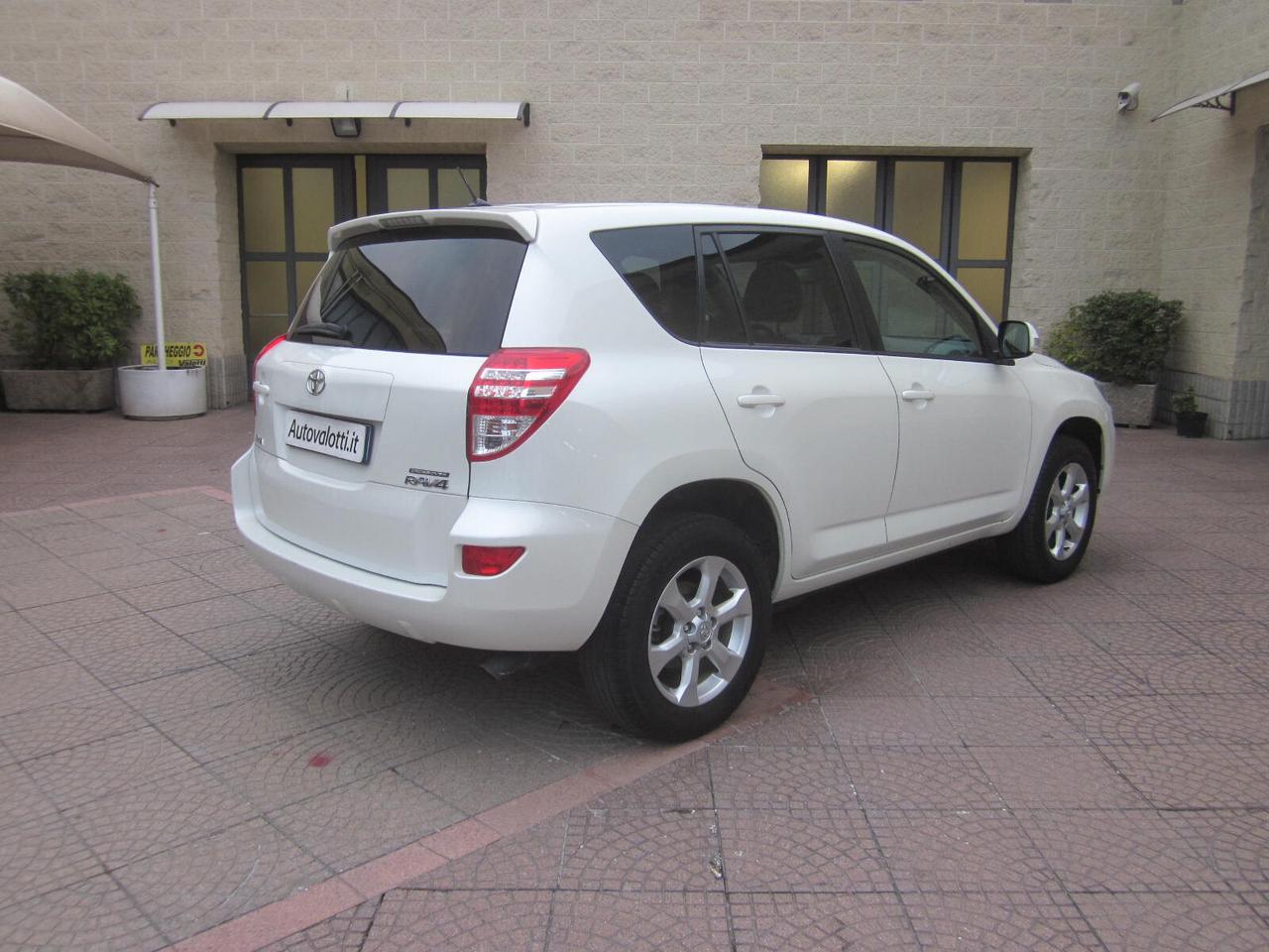 Toyota RAV 4 Crossover 2.2 D-4D 150 CV DPF Exclusive UNICOPRO