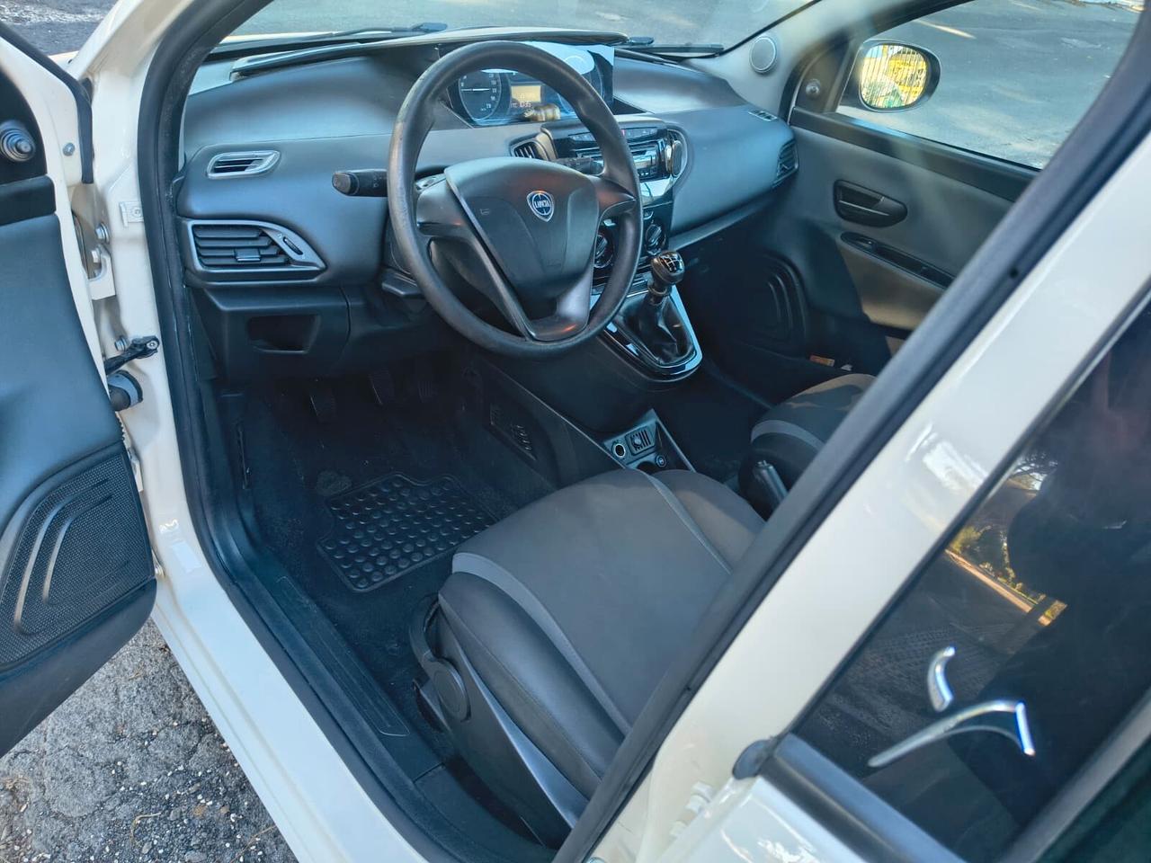 Lancia Ypsilon 1.2 benzina GPL VALIDO 2031