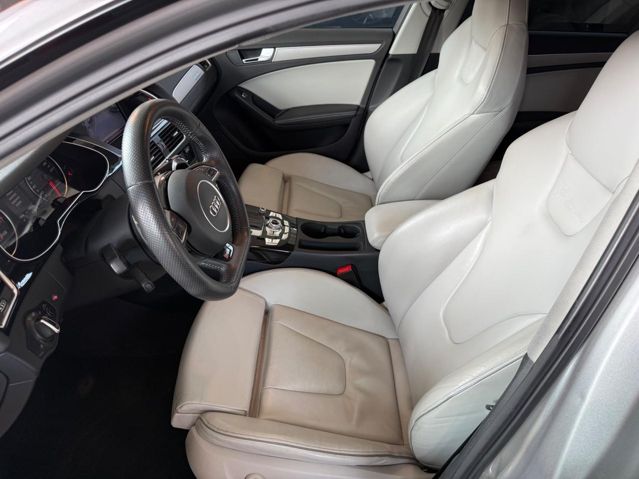 Audi A4 RS 4 Avant 4.2 V8 FSI quattro S tronic