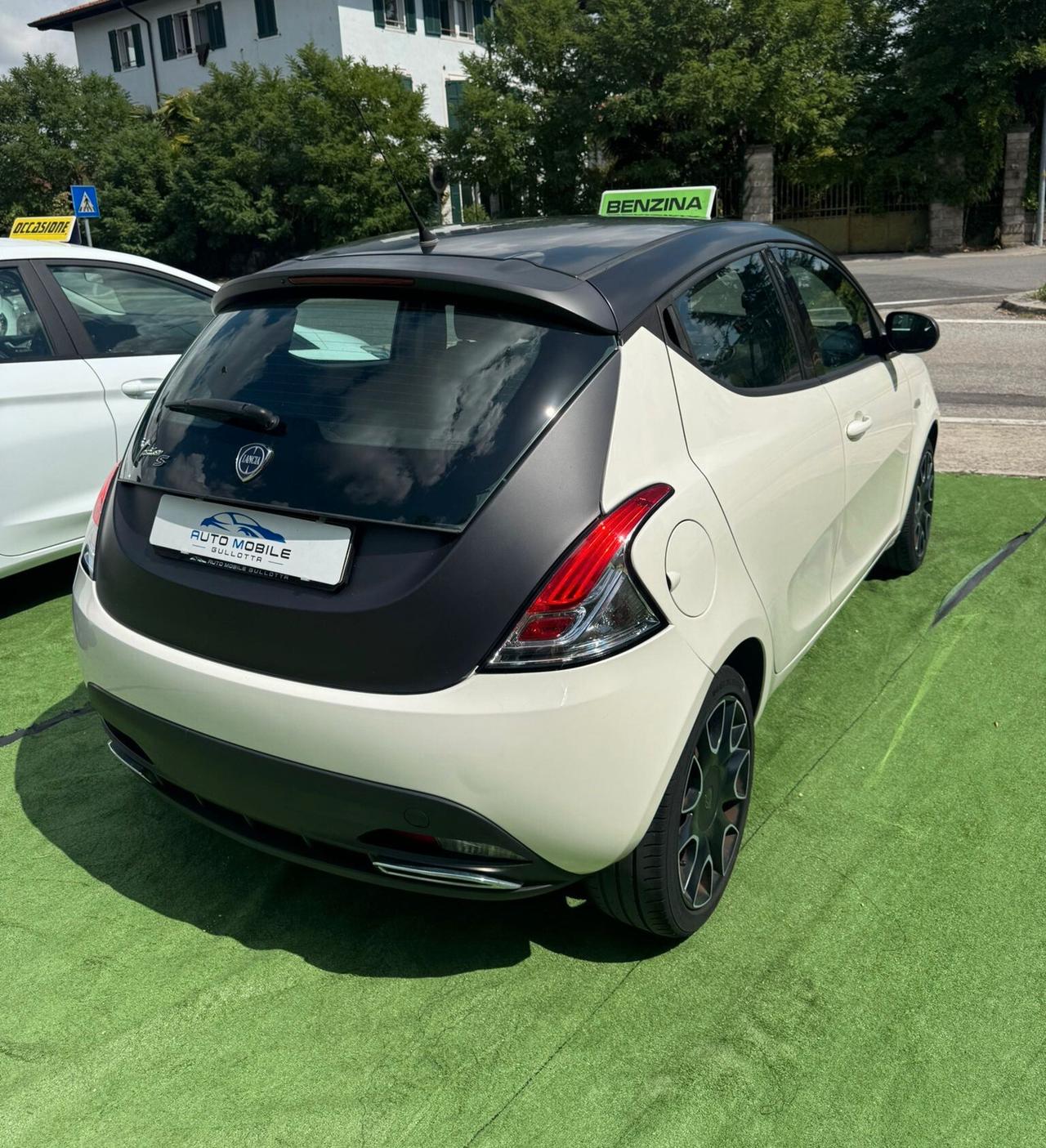 Lancia Ypsilon 1.2 69 CV 5 porte S Momodesign
