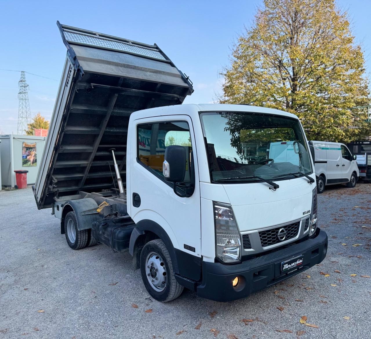 NISSAN NT400 RIBALTABILE TRILATERALE PREZZO + IVA