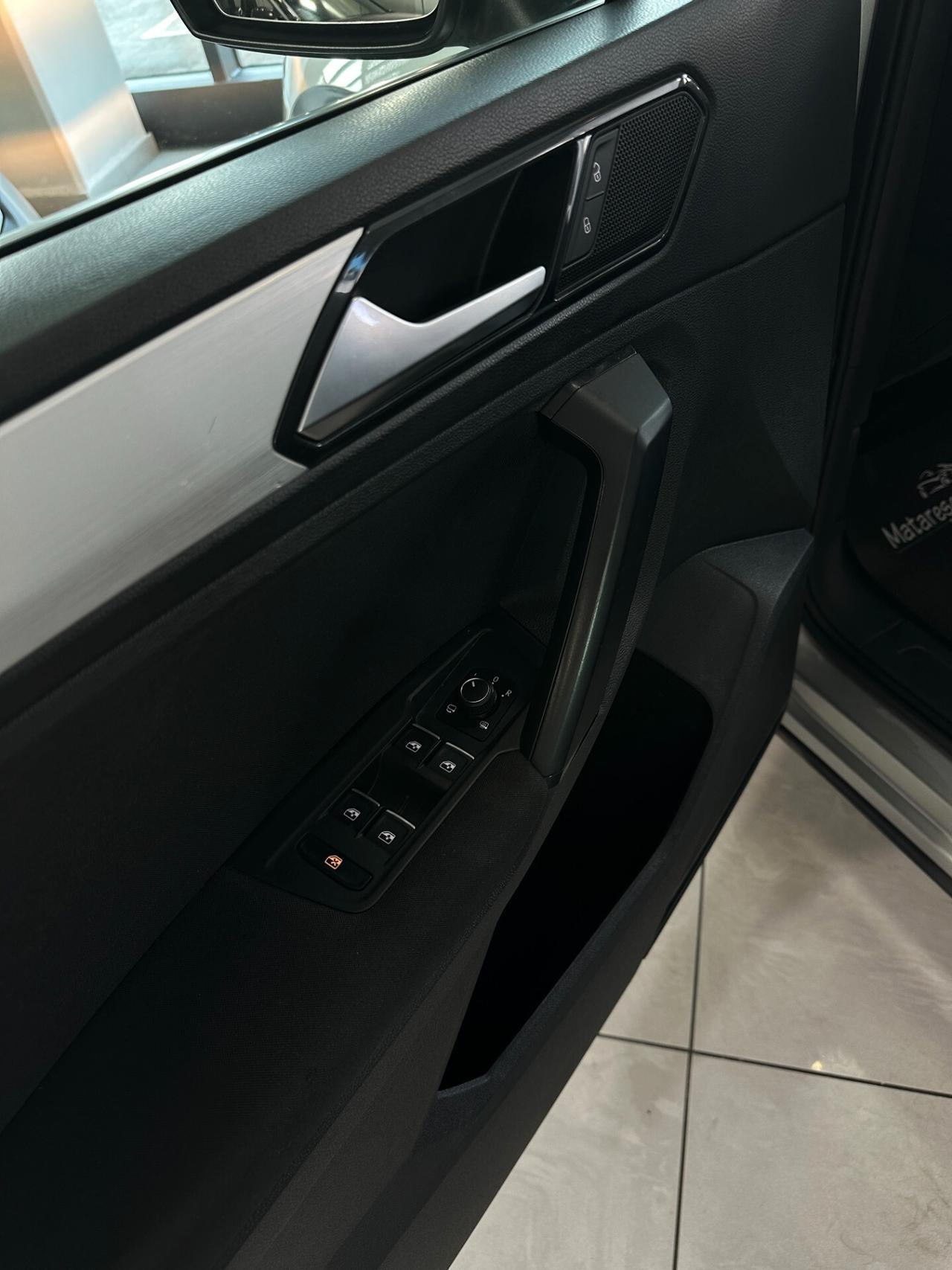 Volkswagen Tiguan 2.0 150cv 4Motion DSG CarPlay RADAR Finanziabile