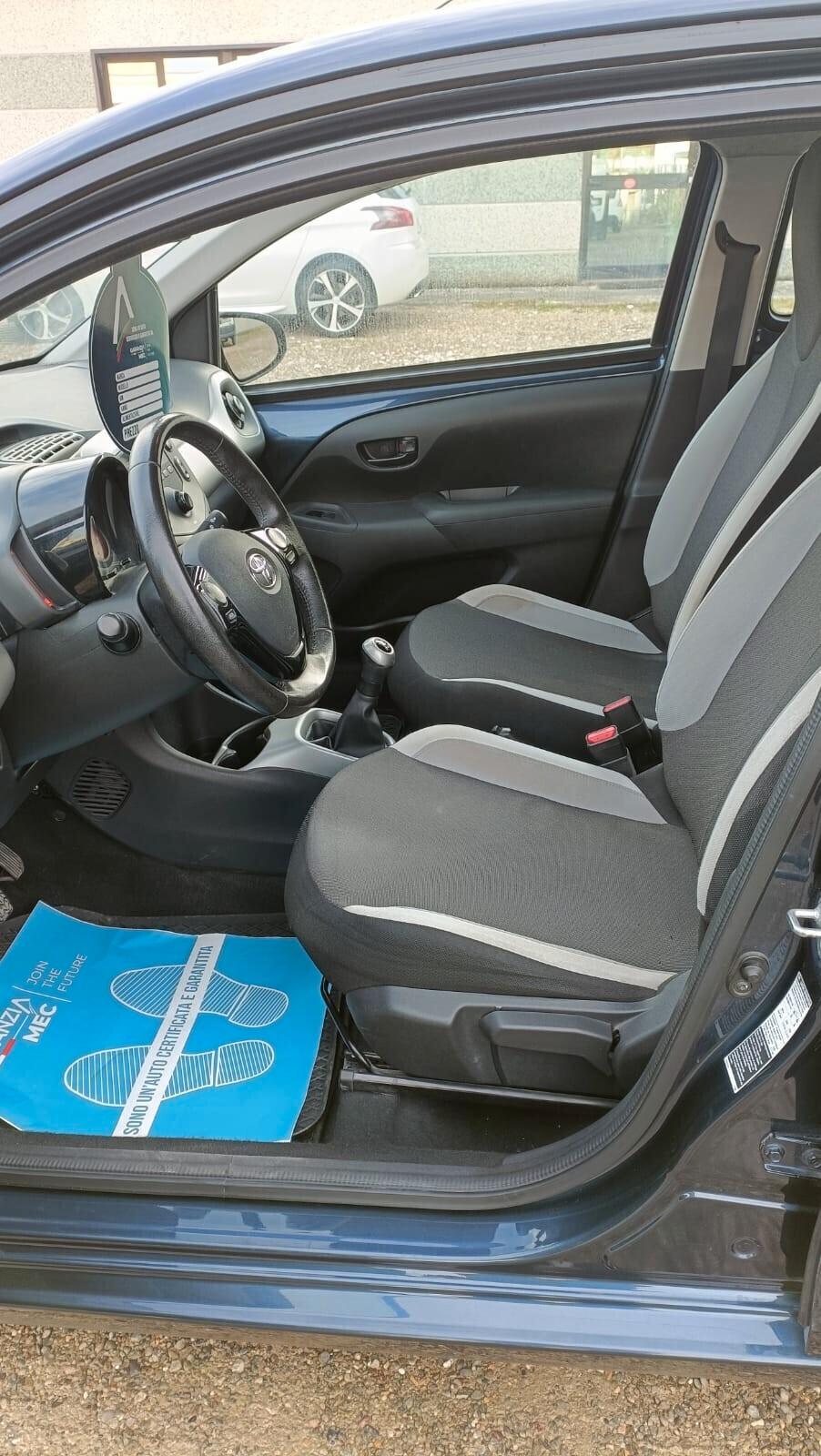 Toyota Aygo 1.0 VVT-i 69 CV 5 porte x-wave