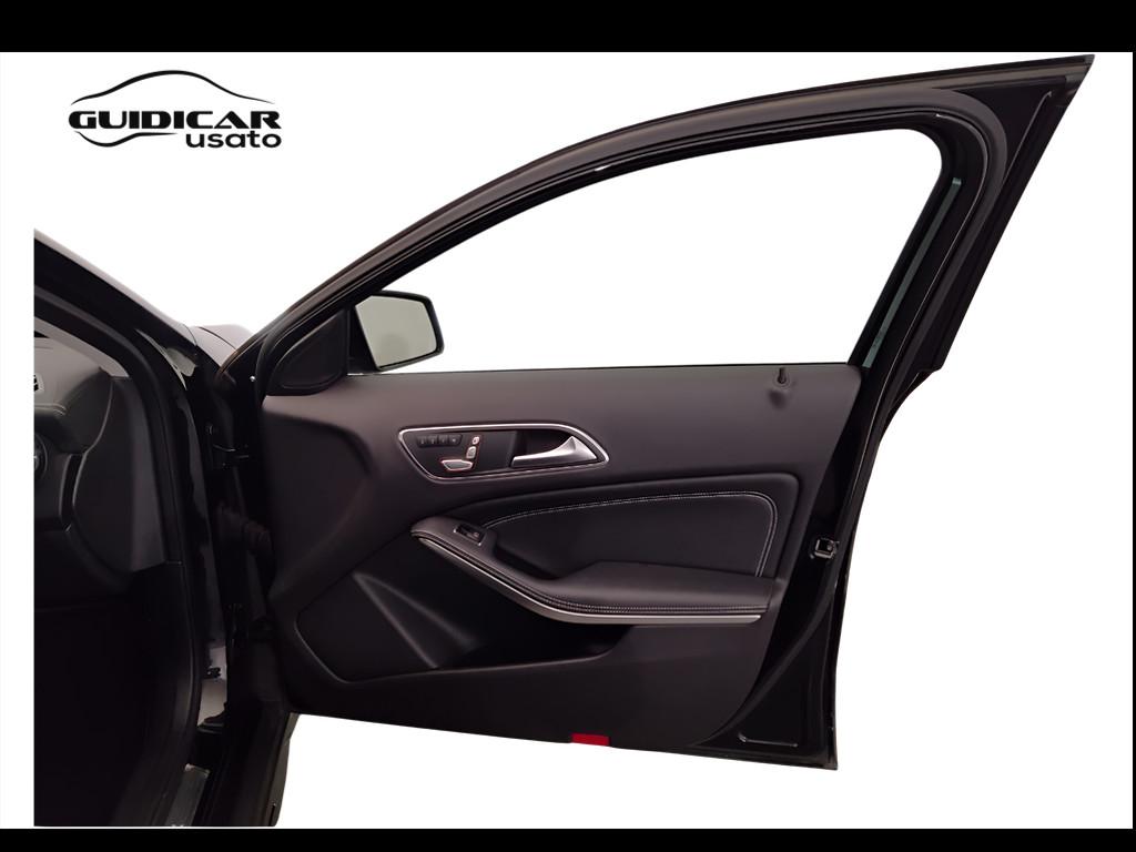 Mercedes-Benz GLA-X156 2017 - GLA 200 d Night Edition auto