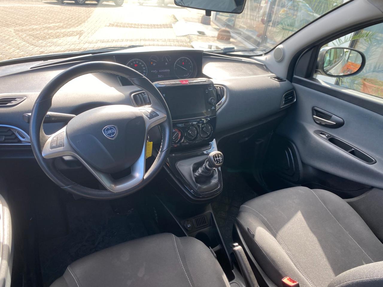Lancia Ypsilon 1.0 FireFly 5 porte S&S Hybrid Ecochic Silver