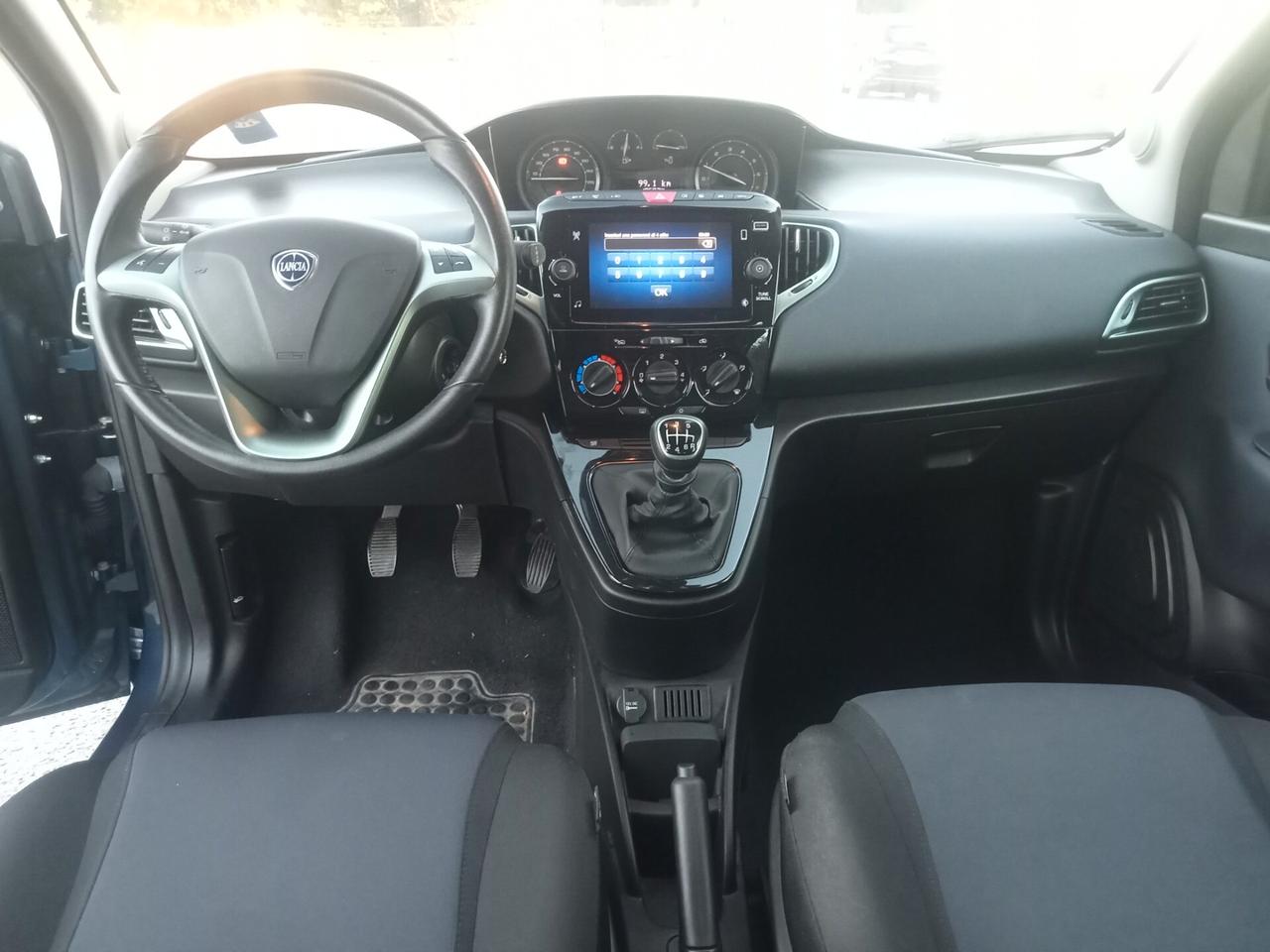 Lancia Ypsilon 1.0 FireFly 5 porte S&S Hybrid Platino