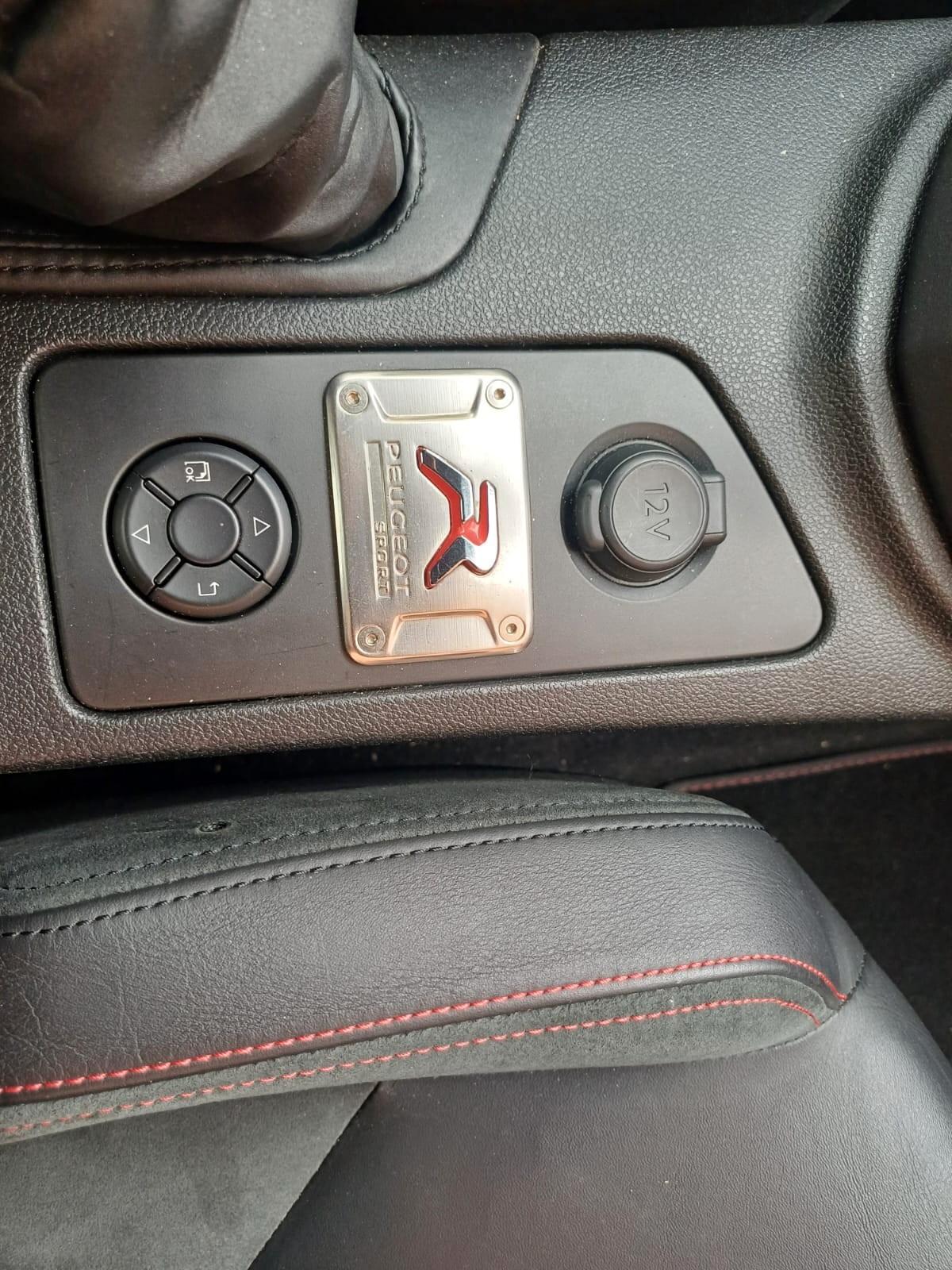 Peugeot RCZ R THP 270