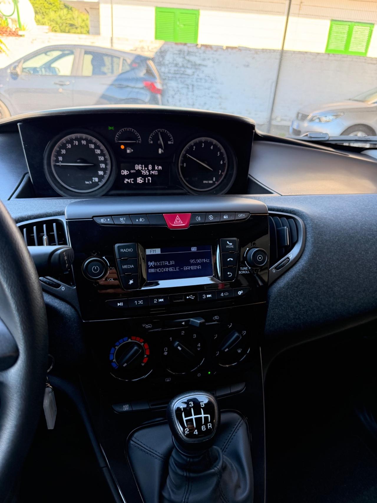 Lancia Ypsilon 1.0 FireFly 5 porte S&S Hybrid Gold