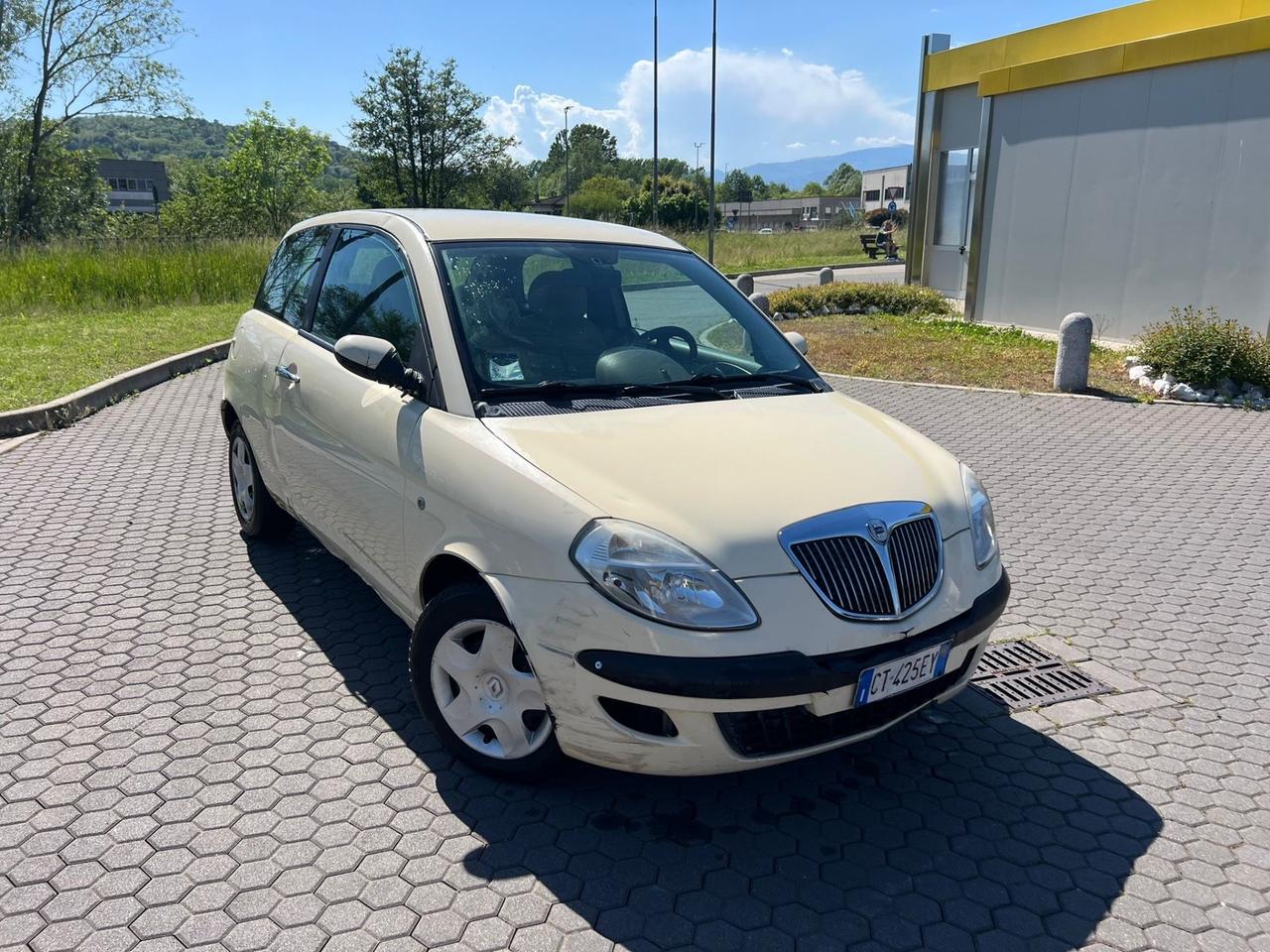 Lancia Ypsilon 1.2 BENZINA - NEOPATENTATI