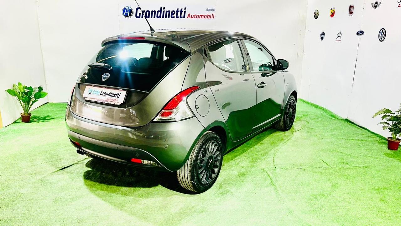 Lancia Ypsilon 1.2 69 CV Platinum anno 2015
