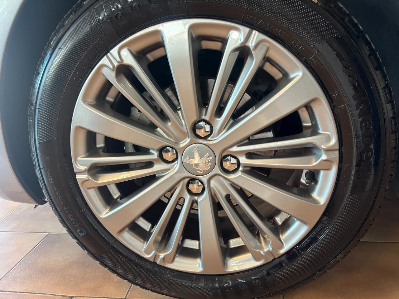 Peugeot 208 5p 1.2 puretech*CINGHIA FATTA*PER NEOPATENTATIve