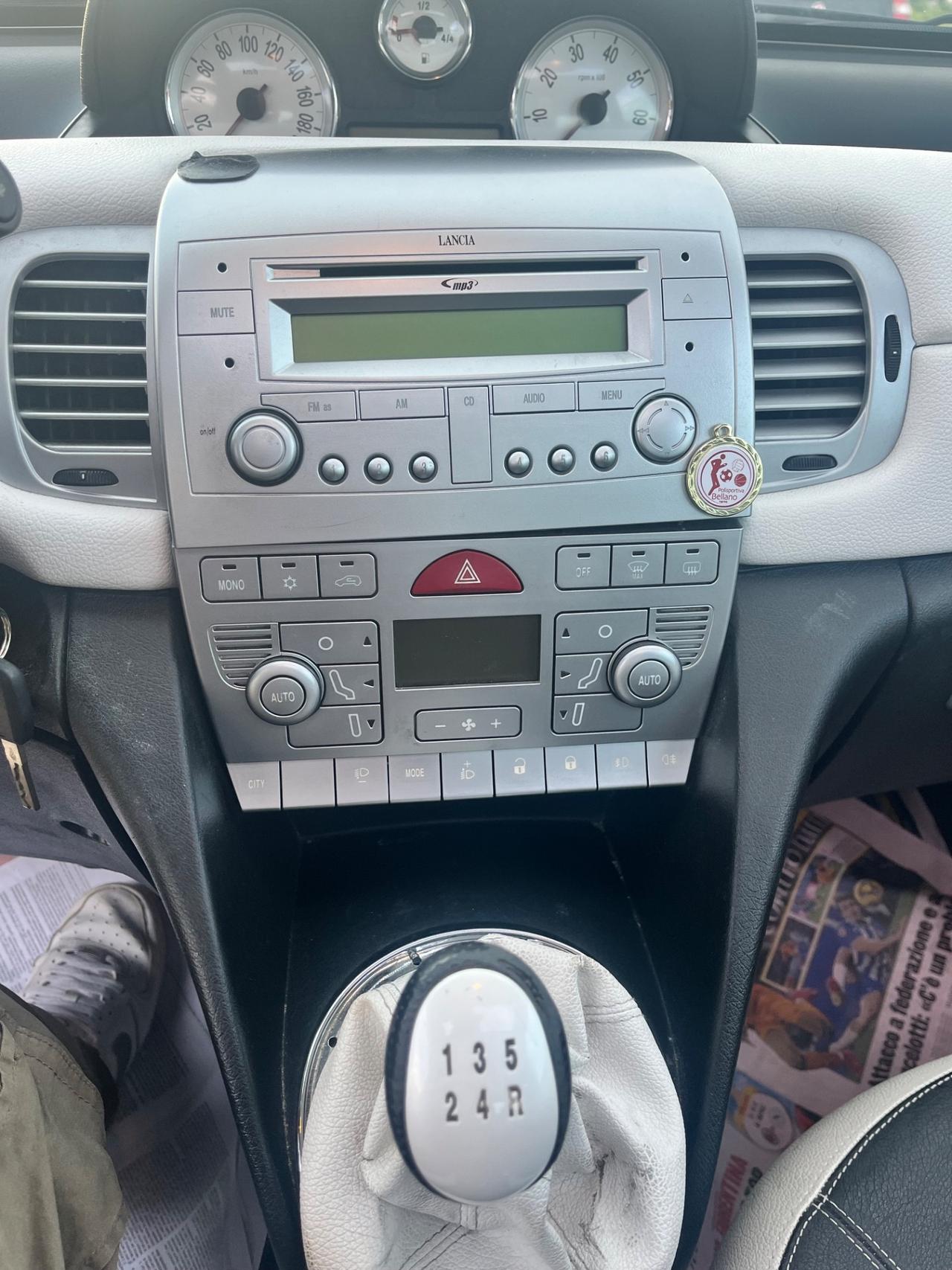 Lancia Ypsilon 1.2 69 CV versione Elle anno 2012