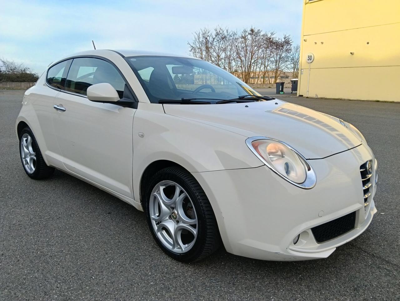 Alfa Romeo MiTo 1.6 JTDm 16V Distinctive Sport Pack