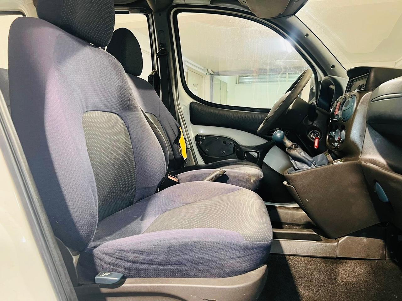 Fiat DOBLO 1.9 65CV Lounge*NEOPATENTATI*5 POSTI