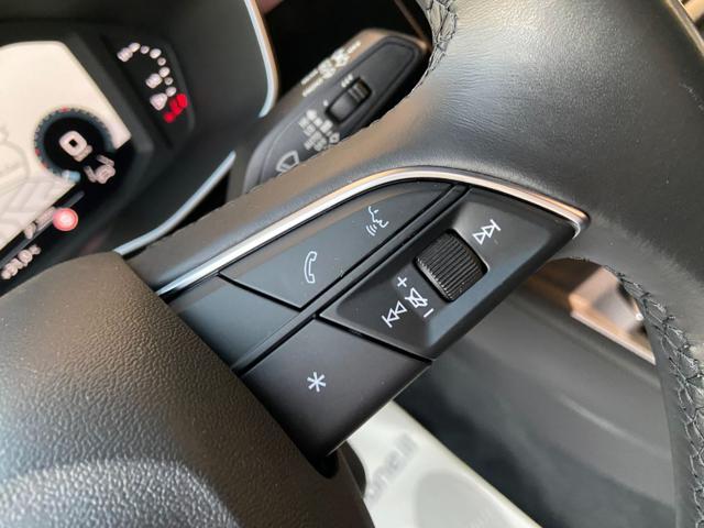 AUDI Q3 35 2.0 TDI S tronic Business Advanced COCKPIT