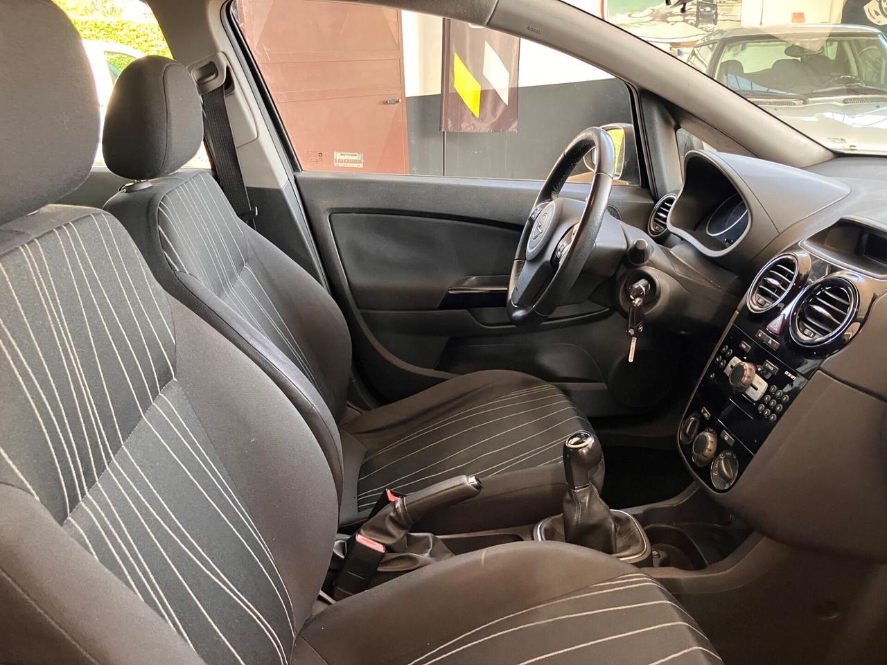 Opel Corsa 1.2 5 porte Cosmo NEOPATENTATI