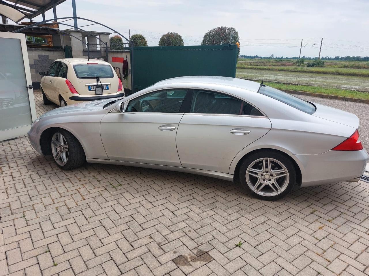 Mercedes-Benz CLS 350 V6 272CV SPORT AMG NAVY TEL.!!!!