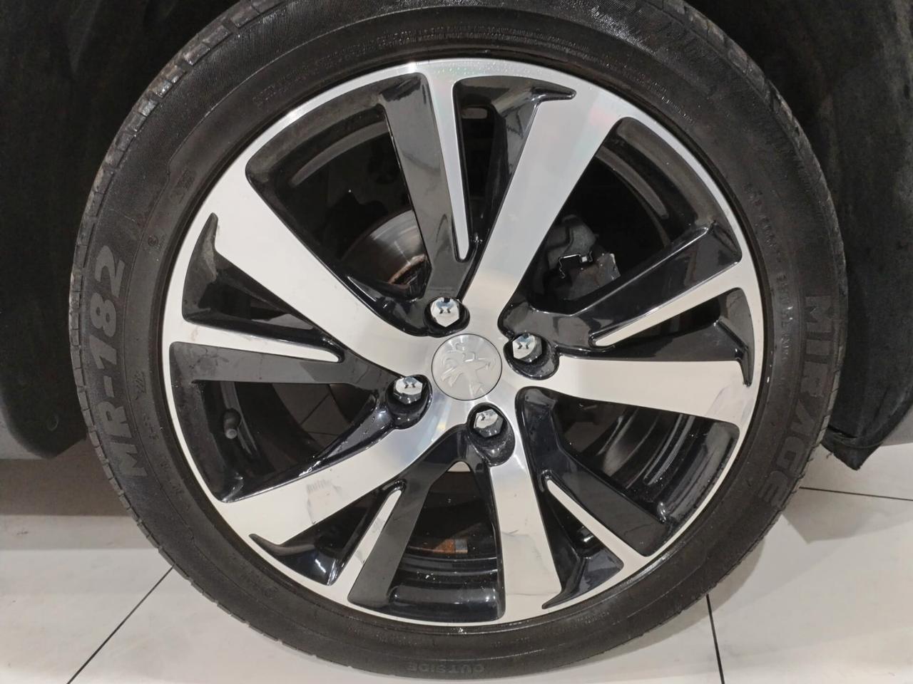 Peugeot 2008 BlueHDi 100 S&S Allure