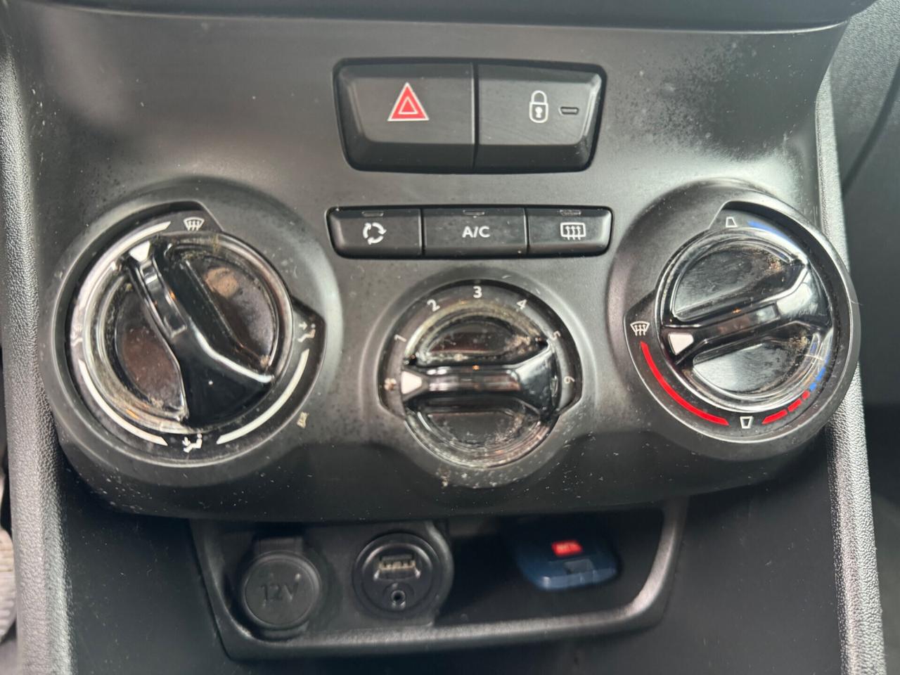 Peugeot 208 PureTech 82 5p. 2017 ok neopatentati