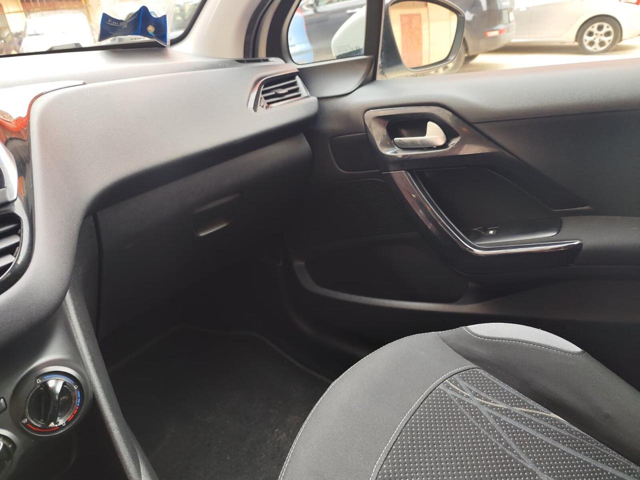 Peugeot 208 1.4 HDi 68 CV 5 porte Allure