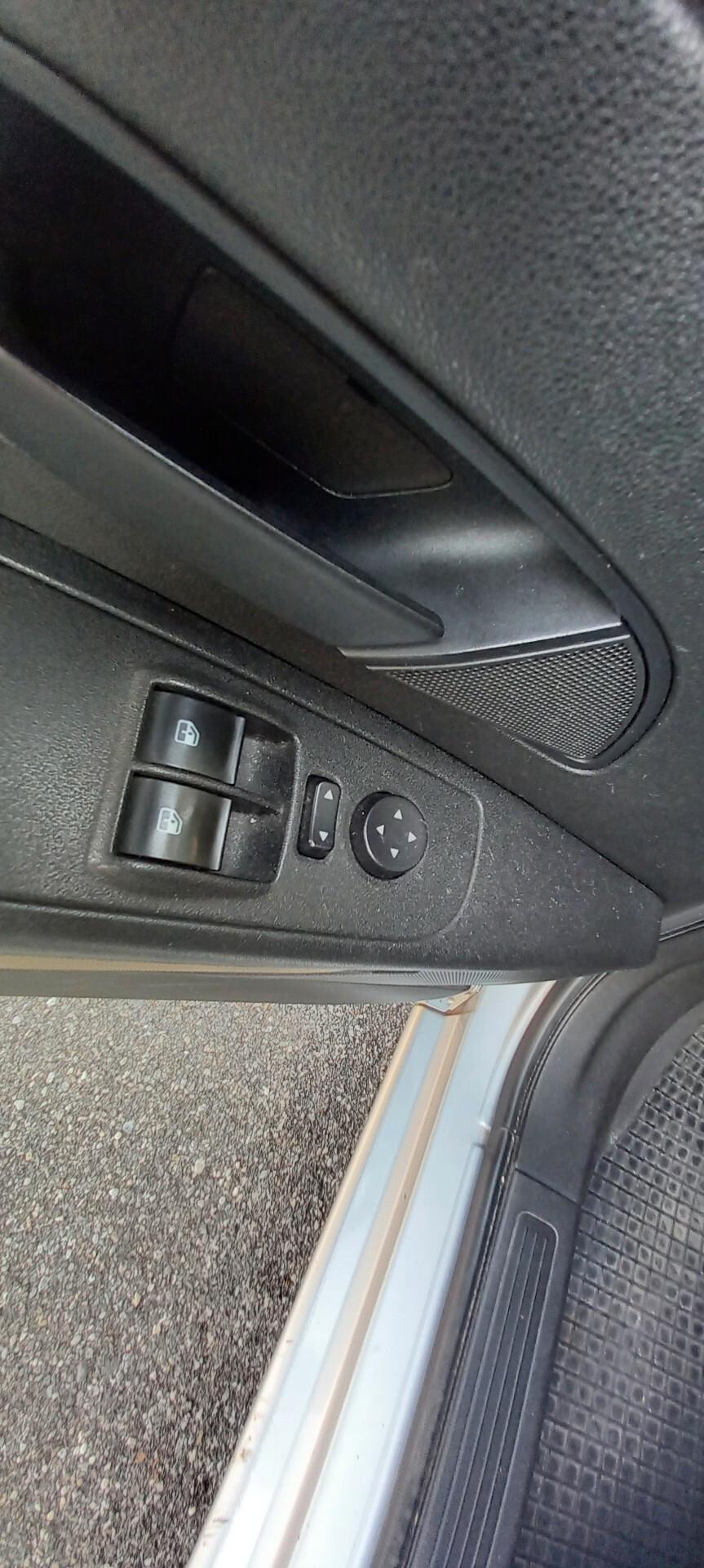 Fiat Punto CC. 1.242 Benzina 5 Porte 5 Posti Utilizzabile anche per i Neopatentati.