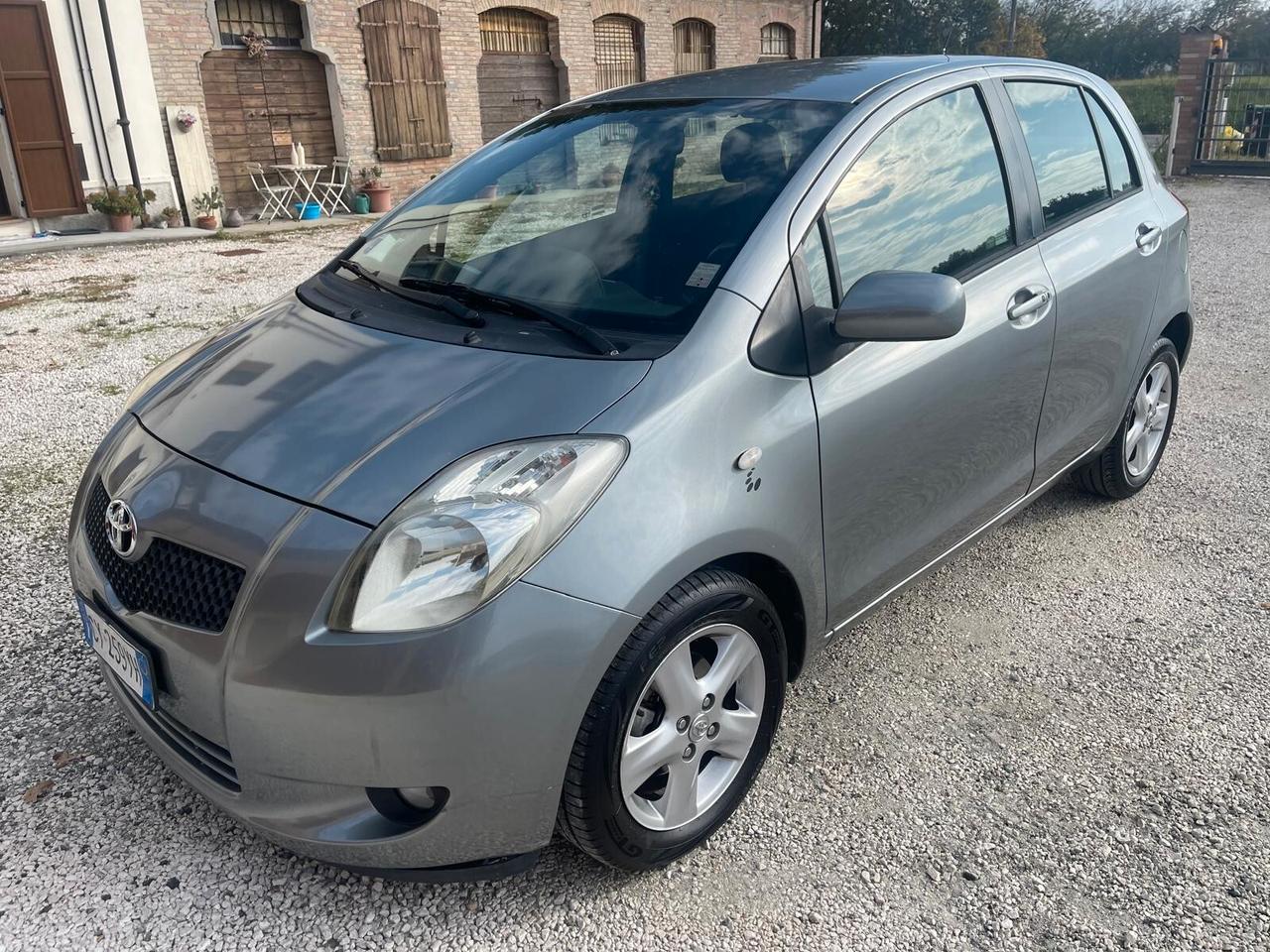 Toyota Yaris 1.0 3 porte Sol